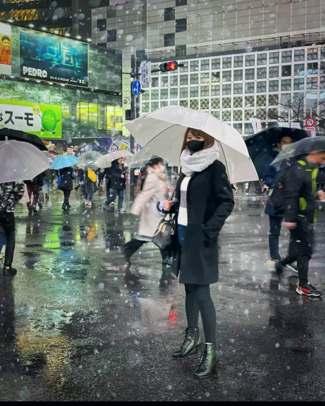 松浦まりなさんのインスタグラム写真 松浦まりなinstagram 渋谷 雨 スクランブル交差点 渋谷スクエア 渋谷区 東京 雨の日コーデ 雨の日デート 天気悪い 雪 スノー Snow Snowday Rainbow Rainbowcolors Rain お出かけ 傘 雨傘 Fashion ファッション
