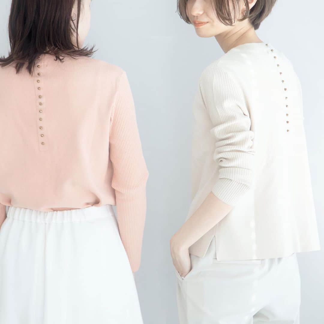 INDIVIのインスタグラム：「- new items -﻿ ﻿ ﻿ コンパクトな着丈に、リブ仕立てのお袖ですっきりとしたシルエットが叶うニット。﻿ 今時期はインナー使いとしてもかさばらないのでおすすめです！﻿ コーディネートの差し色になる鮮やかなカラーもご用意。﻿ ぜひチェックしてみてください！﻿ ﻿ ﻿ ✴︎knit.¥10,450(税込)﻿ ✴︎no.127-19477﻿ ﻿ ＿＿＿＿＿＿＿＿＿＿＿＿＿＿＿＿﻿ 【ポイントキャンペーン開催中!!】﻿ 1/20(wed)-1/31(sun)までの期間中、﻿ 春の新作アイテムがポイント10倍に！﻿ 今時期からお召しいただける羽織りものや、鮮やかなカラーニットアイテムも対象です。﻿ ぜひチェックしてみてください！﻿ ﻿ ﻿ #INDIVI﻿ #インディヴィ」