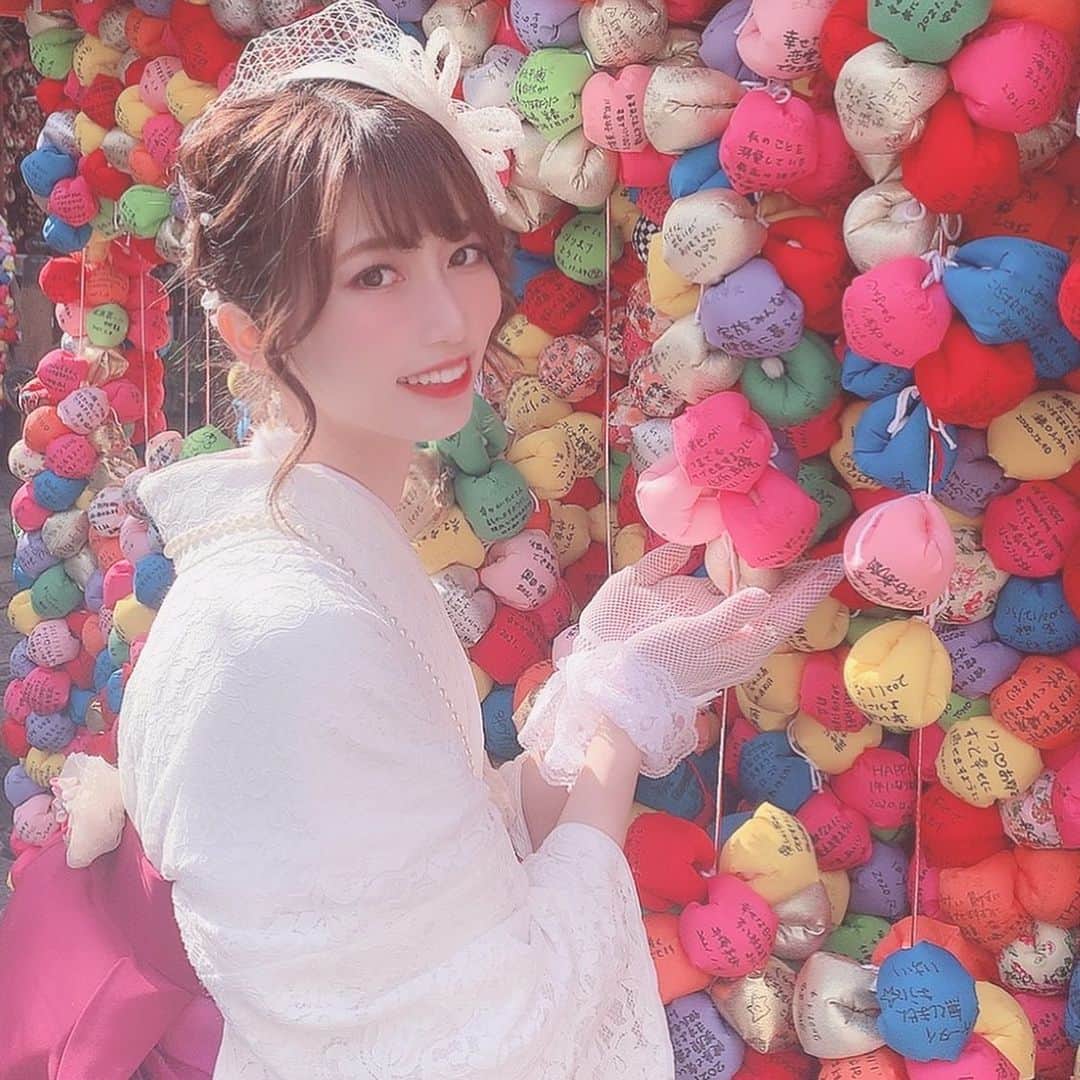 のインスタグラム：「👘京都和装工房雅さん @kimonomiyabikyoto  ・ レンタル着物ではあまりみない レースのお着物をレンタルしてくださるお店で 着付けをしていただきました🥰 ほんと可愛すぎて可愛すぎて！✨ ・ 着付けも痛くて苦しい感じもほとんど無く 朝から夕方まですごい気持ちよく過ごせたよー☺️💕 ・ ヘアセットもしてくれたんだけど ｢写真撮る時どっちの顔が好きー？｣ って聞いてくれたのがびっくり！✨ 自分が可愛く映る方に帽子をつけてくれたよー🥰 ・ この帽子、レース手袋、バックも全部貸出してくださるから 何も持ってかなくていいのもとってもありがたかったです😌💓 京都にお出かけの際はぜひ @kimonomiyabikyoto さんへ✨ ・ 実は袴を人生で1度も着たことがなくて 今回初めて着られてめっちゃ嬉しすぎて 沢山写真撮ってきたから、ちょこちょこ写真上げていくね🥺💓 ・ #京都和装工房雅 #京都着物 #ヘアアレンジ #レース着物雅 #アンティーク着物 #着物レンタル #京都観光 #着物でお出かけ #着物コーデ  #ポートレート #関西モデル #サロンモデル #イベントMC #撮影会モデル #ポトレモデル #カメラマンさんと繋がりたい #美容師さんと繋がりたい #有名になりたい #イベントmc #関西タレント #ポートレート好きな人と繋がりたい #ポートレートしま専科 #スタジオ撮影 #夢を叶える  #好きな仕事で生きていく #japanesegirl #kimono #kimonostyle #pr  #八坂庚申堂」