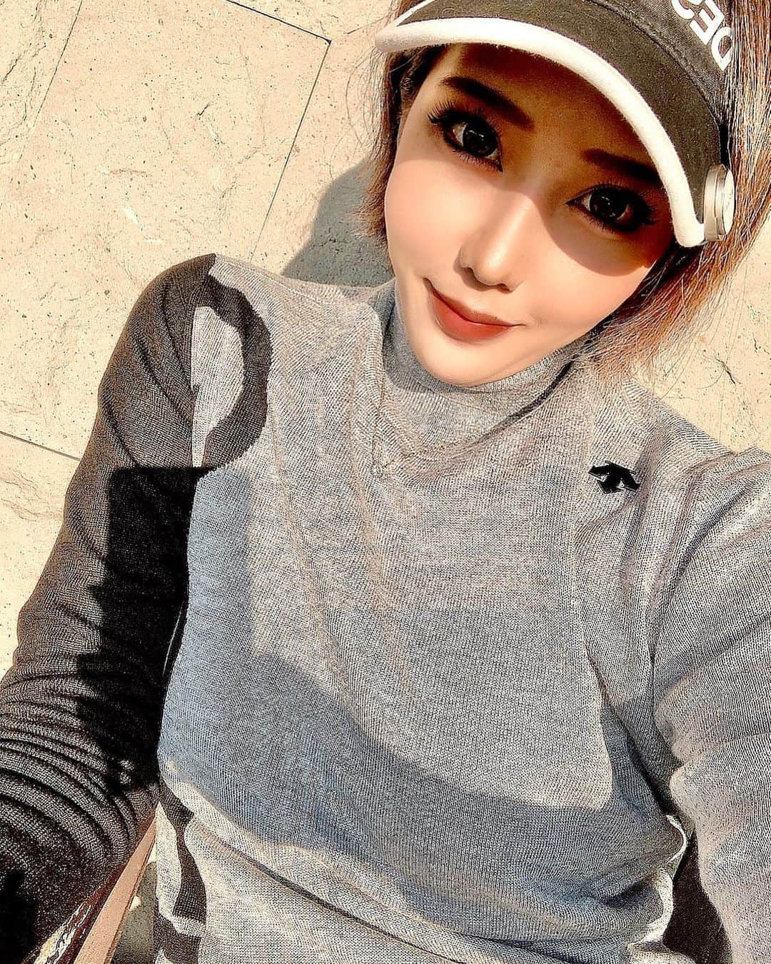 ANDOMAHOのインスタグラム：「相変わらず @descentegolf が 好きです🤍🤍🤍  #ゴルフ#ゴルフ女子#ゴルフウェア #ゴルフコーデ#デサント#デサントゴルフ #ゴルフすきな人と繋がりたい #ゴルフ練習 #golf#golfwear」