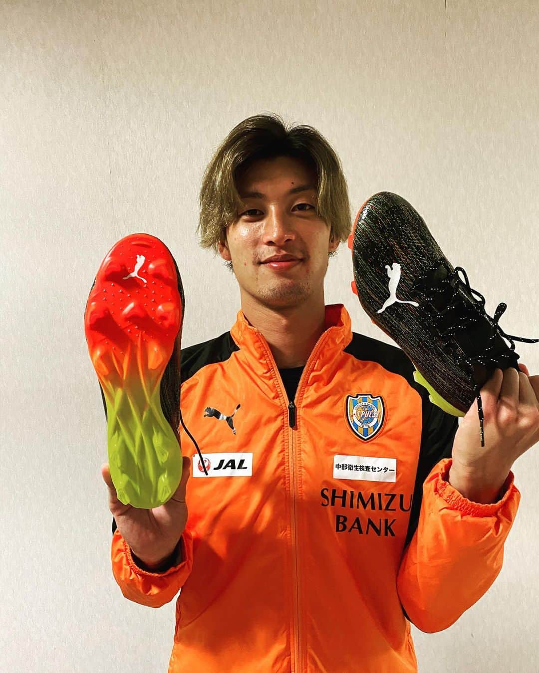 のインスタグラム：「THE GAME IS ON クレイジーに行こうぜ #DRIVETHEMCRAZY #サイソクアラワル #ULTRA @pumajapan  @pumafootball_jp」