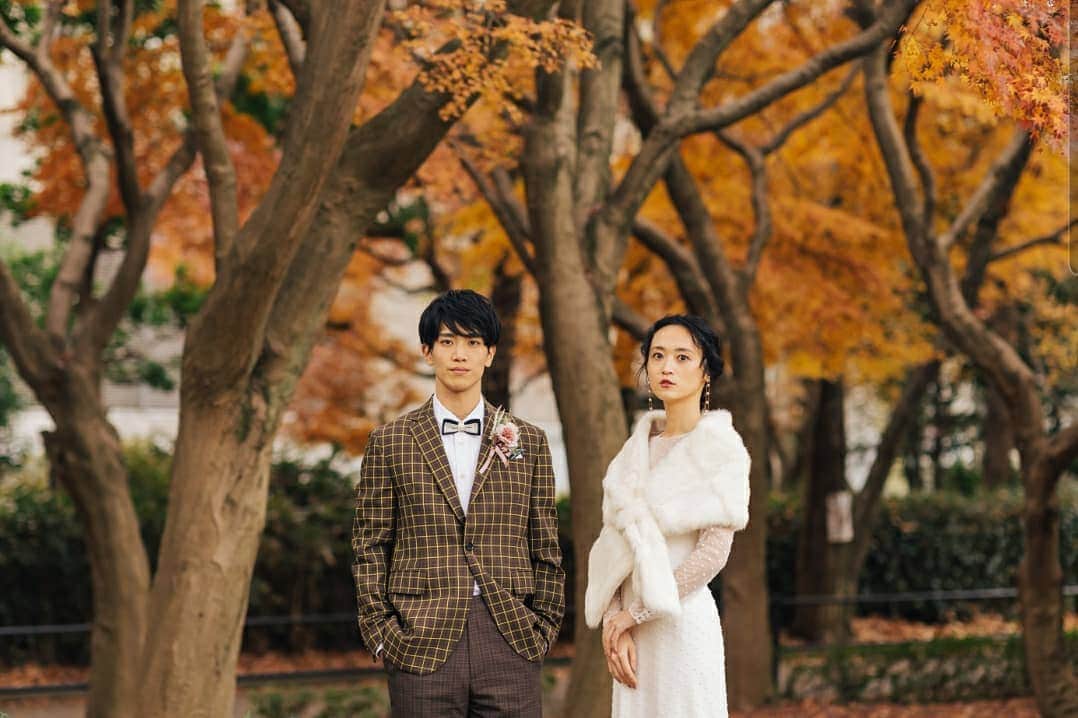 Cli'O mariageクリオマリアージュさんのインスタグラム写真 - (Cli'O mariageクリオマリアージュInstagram)「美しきスタジオ撮影の後は外ロケへ🌿 . ドレス、和装、そしてスタジオと外ロケと組み合わせも豊富なんですよ🕊️ ファーもお貸しだし可能です🥀 . 地球を感じる【海フォト】【河岸フォト】 箱根リトリートでの【宿泊フォト】 お気軽にLINEでも御問い合わせ可能です🥀 二人の思い出のワンシーンのお手伝い、いつか観た映画のワンシーンの様なフォトウエディング🕊️ 箱根リトリートでの【家族婚】も可能になりました✨ . 投稿ドレス #annakara #otaduy 投稿タキシード #BANDOFOUTSIDERS @canal_cord3 @cinq_cord3  . ★リアルなクリオマリアージュブライズをご紹介しております⏬  @cliomariage_brides ★パーティーや花嫁アクセサリーのご購入検討中の方はこちらをご覧ください⏬ @cliomariage.shop . The request of photo wedding is also possible. Please make an appointment. ↓↓↓ ☏+81-3-3770-9722 ✉info@cliomariage.com 1-16-16-5F Dogenzaka,Sibuya,Tokyo #cliomariage #photowedding #クリオマリアージュ #フォトウエディング #ウエディングフォト #ウエディングドレス #ドレス試着 #結婚準備 #ドレス探し  #海外挙式 #前撮り #後撮り #annakara #レストランウエディング #プレ花嫁 #卒花嫁  #高身長花嫁 #家族婚  #2021夏婚　#2021春婚 #ナチュラルウエディング #ウェディングドレス試着 #カラードレス試着 #ドレス迷子  #家族挙式 #スレンダードレス #weddingdress #お色直しドレス」1月27日 19時38分 - cliomariage