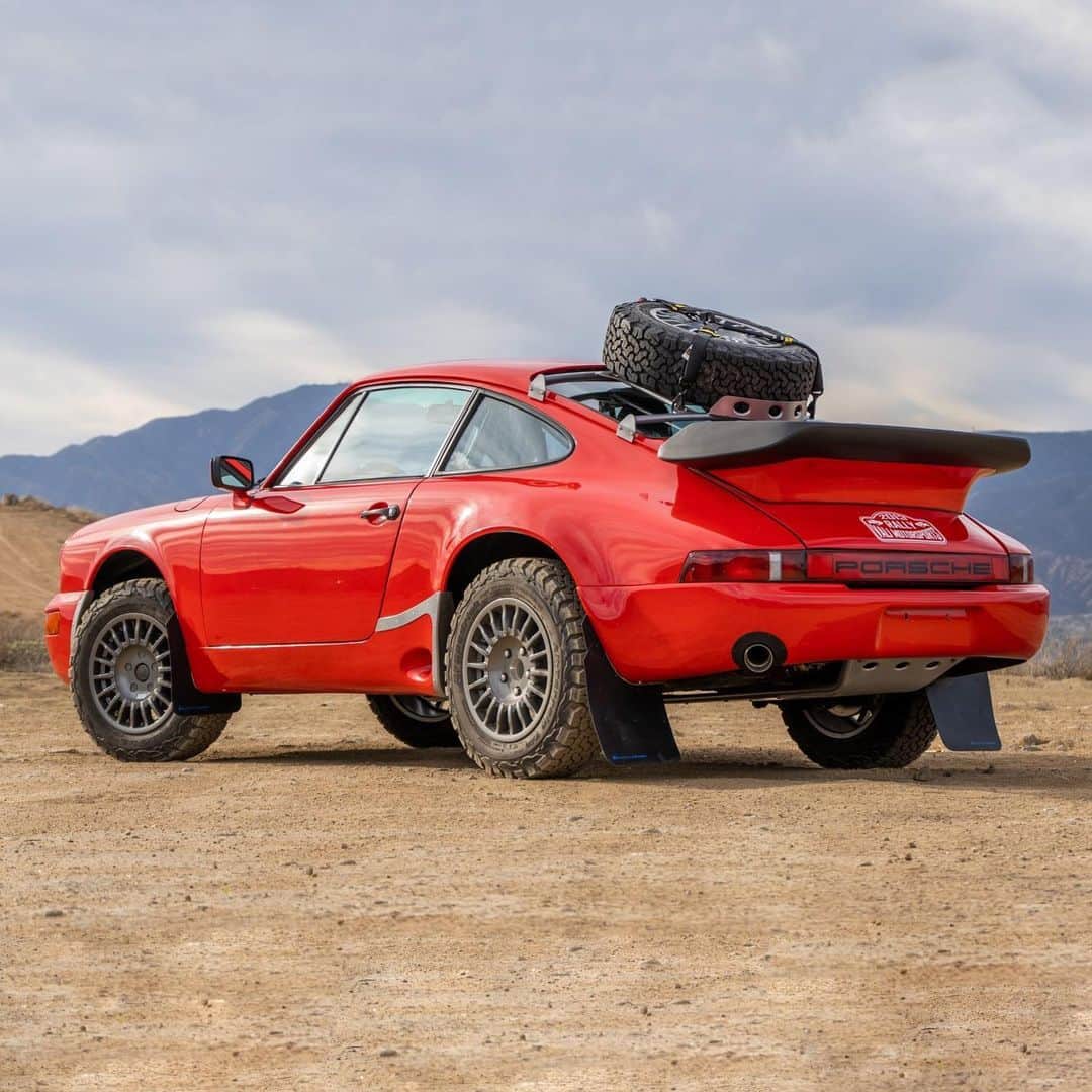 HYPEBEASTさんのインスタグラム写真 - (HYPEBEASTInstagram)「@hypebeastcarclub: A red 1985 @porsche 911 Safari Carrera has landed on @bringatrailer‘s auction page. Modified by Vali Motorsports, the car was first lifted and given all-terrain tires, a skid plate, a roll cage, and equipped with a limited-slip differential. It also takes on safari design cues with its rugged front bumper, hood light pod, mud flaps, and spare 16″ Braid wheel carrier, while a newly-sealed 3.2-liter flat-six powers the car and the dash shows 127,000 miles. Head to the link in our bio for more details. It’s currently going for a price of $61,000 USD.⁠⠀ Photo: Bring a Trailer」1月27日 19時48分 - hypebeast