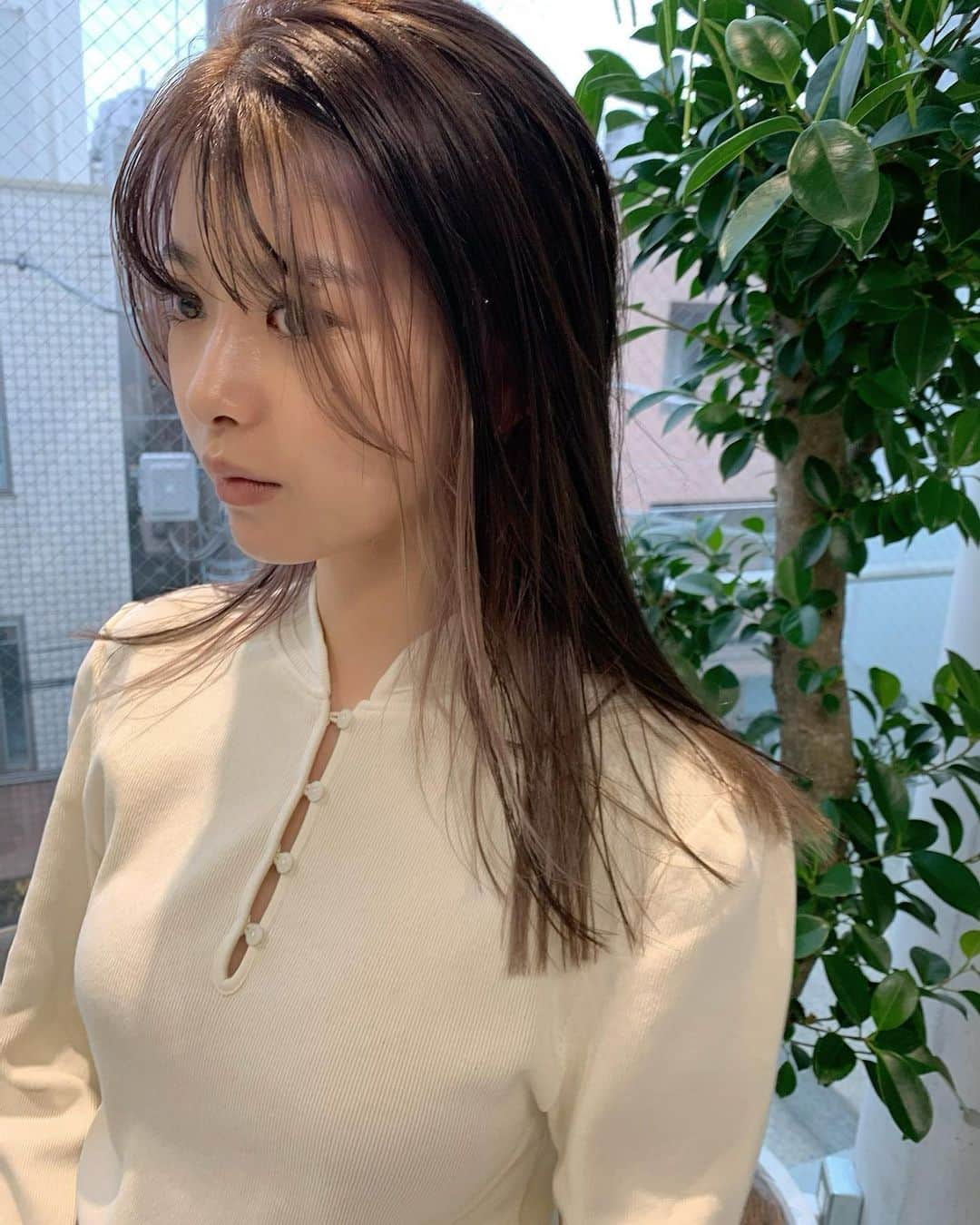 馬場一馬のインスタグラム：「@fumika_baba  インナーカラー。 期間限定でピンクベージュに💨 #馬場ふみか#color#cut #innercolor」
