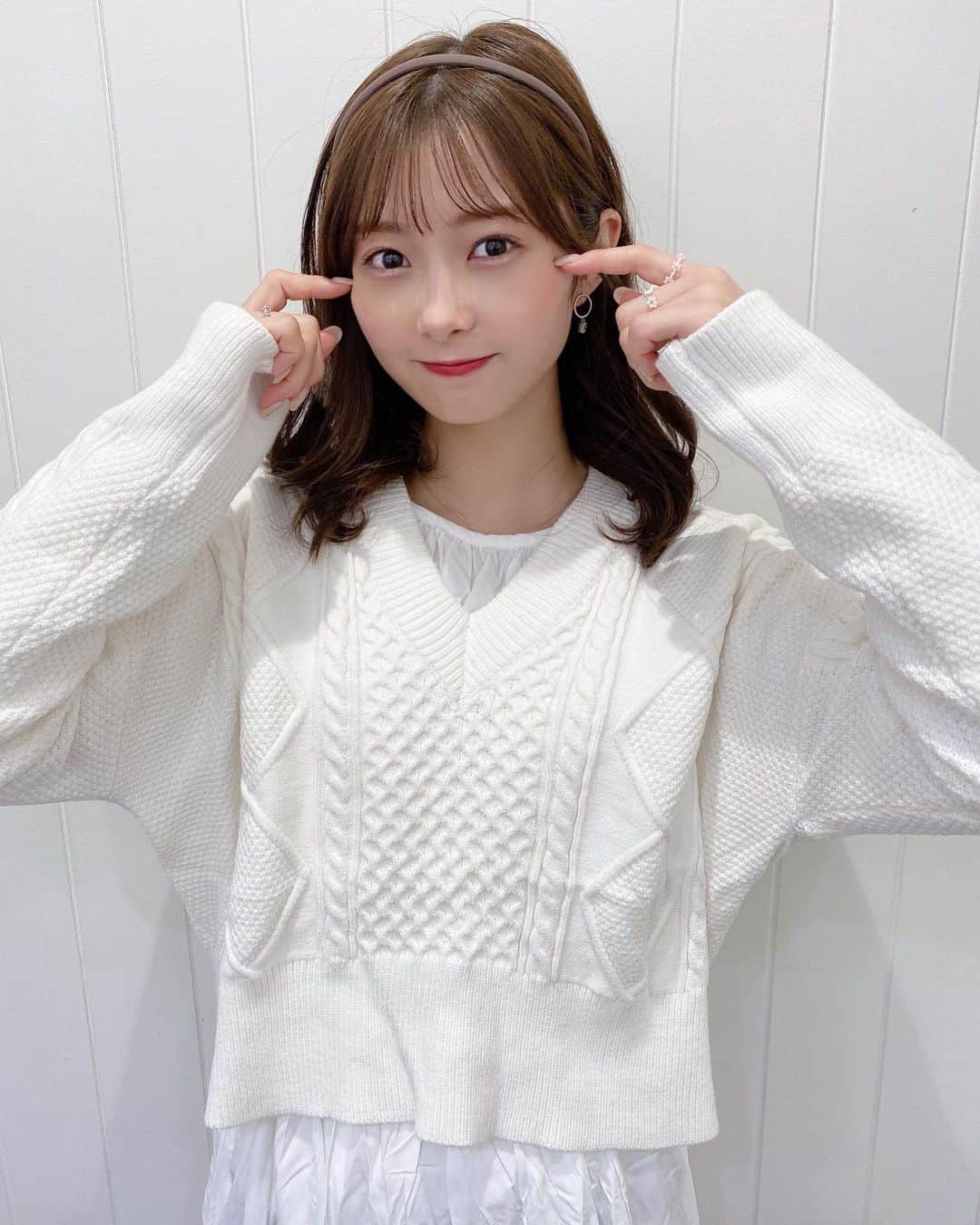 のインスタグラム：「☁️🤍🍼 たまに甘い服着たくなっちゃう ︎︎︎︎︎☺︎ #bloominchuuya #ブルームインチューヤ」