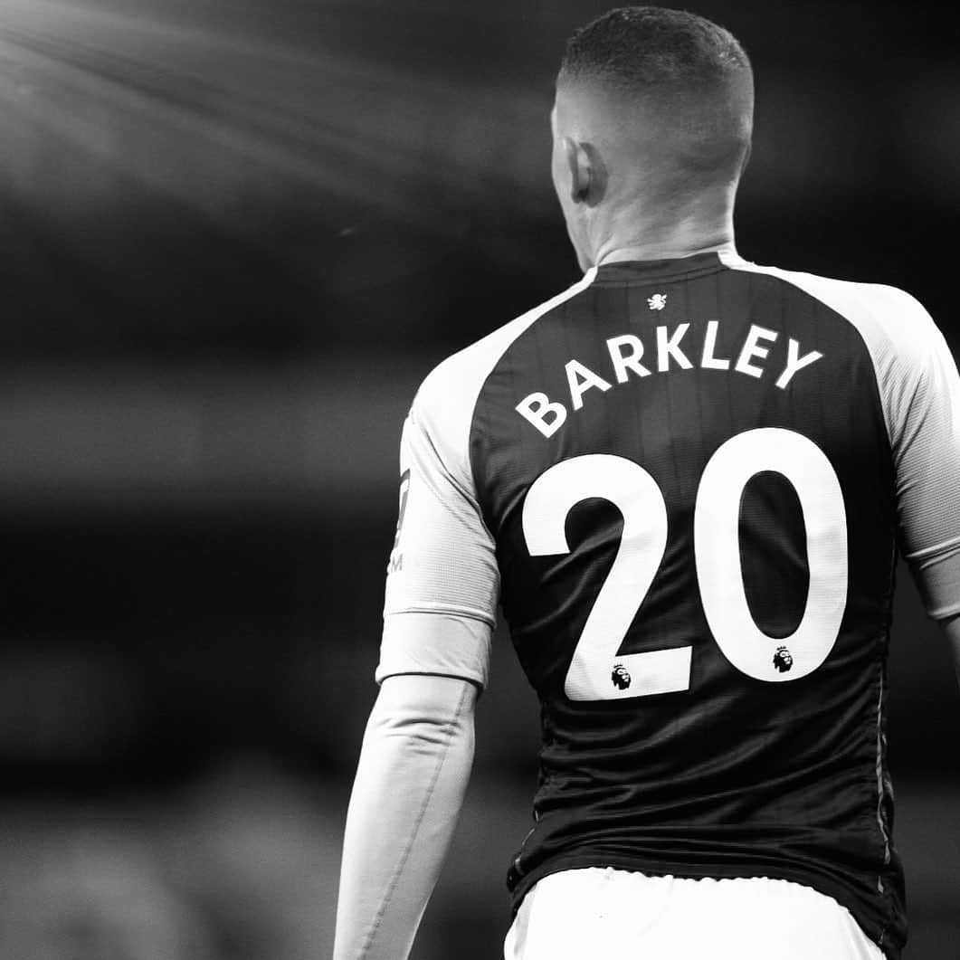 のインスタグラム：「Game Day! @AVFCOfficial Vs Burnley.  #UTV 🟣🔵」