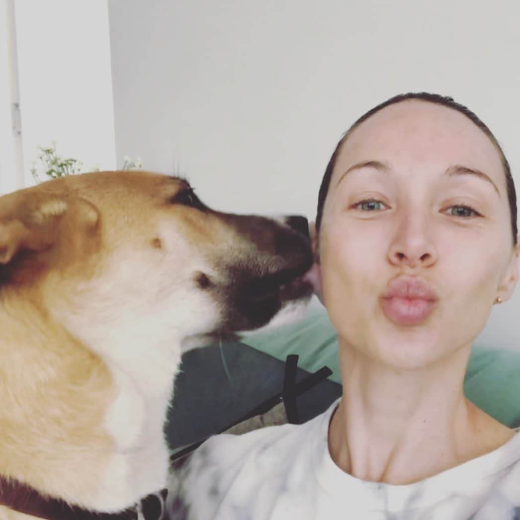 エミリー・スコットのインスタグラム：「👀」