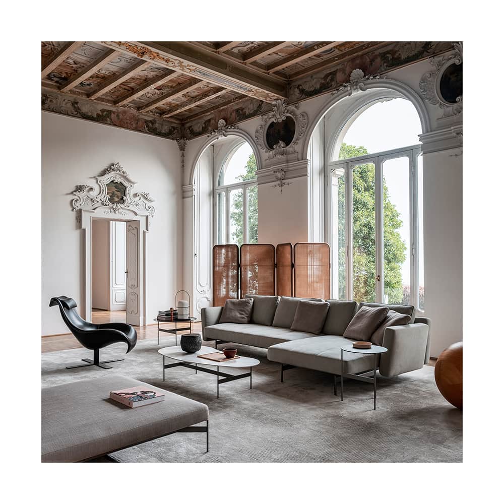 B&B Italiaさんのインスタグラム写真 - (B&B ItaliaInstagram)「Saké sofa was born to welcome its guests with a careful research for formal balance and a surprising lightness. This contemporary seating system, designed by Piero Lissoni, takes the first step within the newly-formed collaboration between the designer and B&B Italia in 2017.⁣ .⁣ #bebitalia #furnituredesign #design @pierolissoni」1月27日 19時58分 - bebitalia