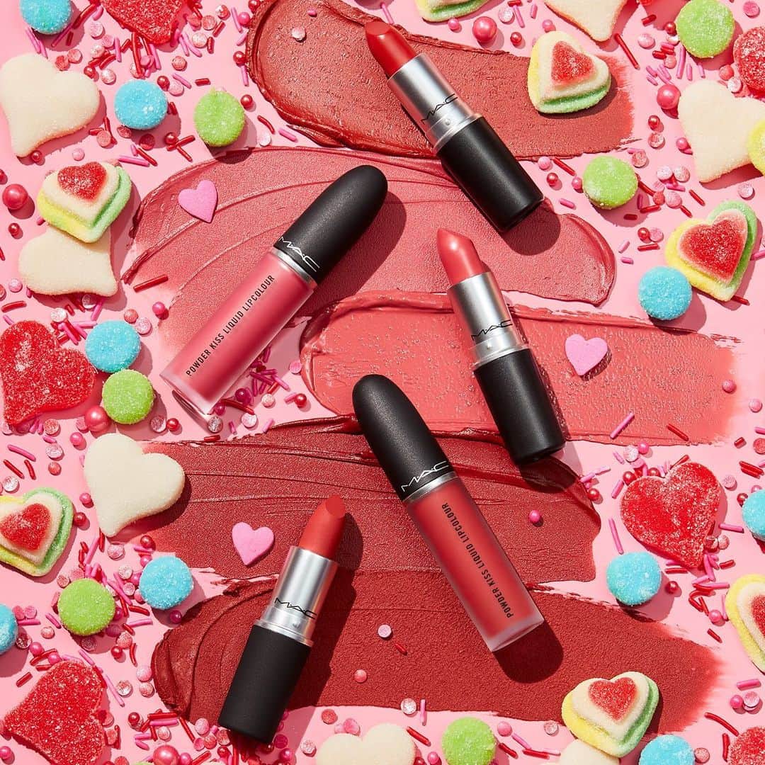 M∙A∙C Cosmetics Japanのインスタグラム：「【発売まであと2日！】 公式オンラインショップ限定、バレンタインのスペシャルキットが登場💝 ㅤ バレンタインデーにぴったりのアイテムがそろいます。お友だちやご家族へのギフトとしてもおすすめ✨発売をお楽しみに🎉」