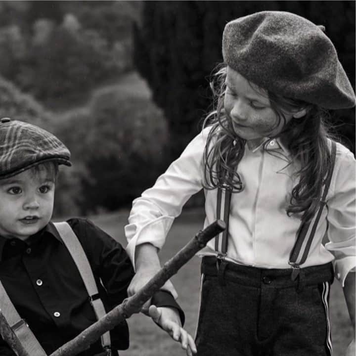 のインスタグラム：「Vogue Bambini. Country Gangs by Michel Comte. All hats, #Grevi. . #Grevi1875 #Grevihats #kidsfashion #kids #fashionkids #kidsstyle #fashion #babyfashion #tweed #kidswear #instakids #kidsofinstagram #ootd #love #handmade #cute #momlife #children #shopsmall #kidsclothing #vogue #voguebambini #coppola #coppolabambino #basco #bascobambino #bn」