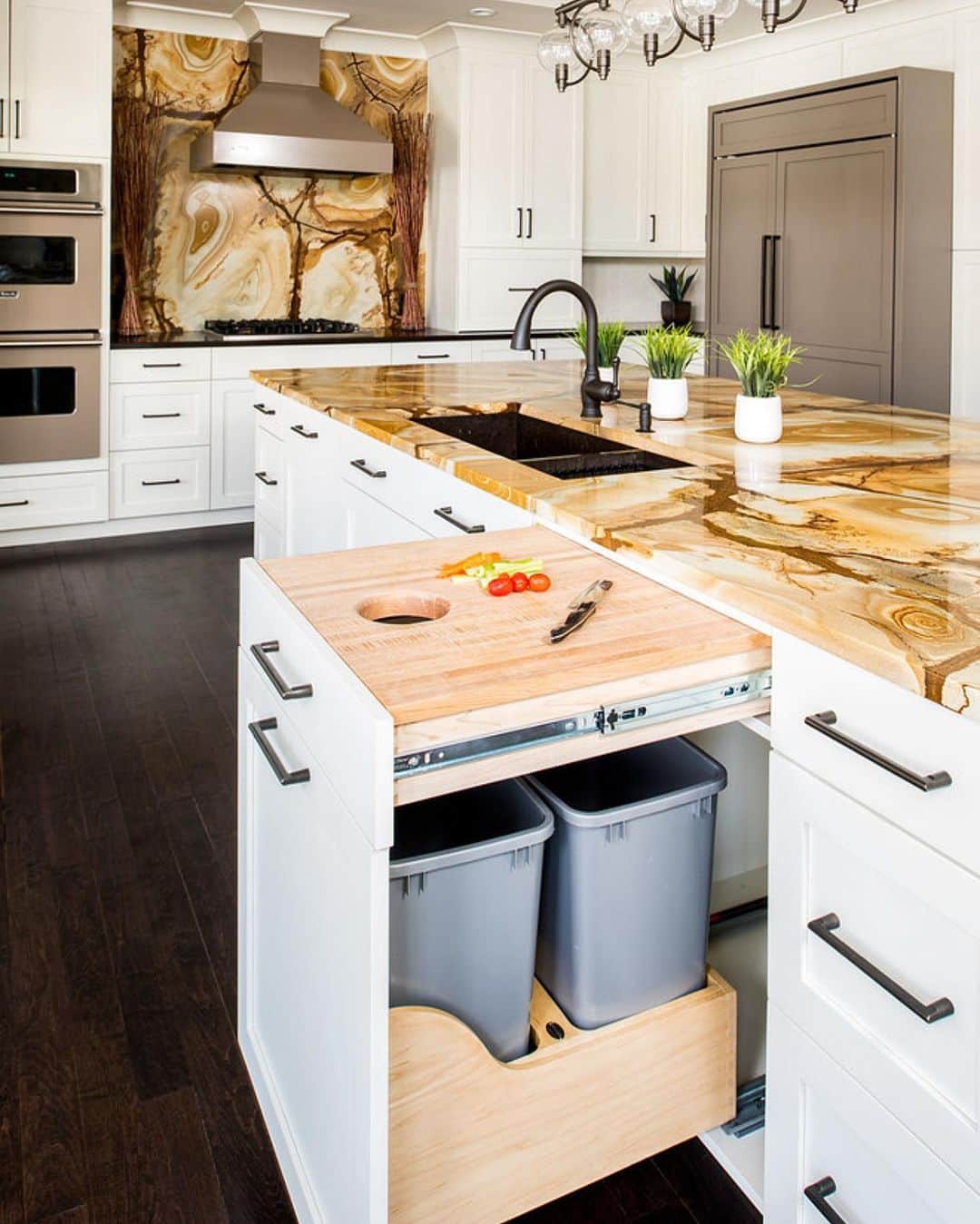 さんのインスタグラム写真 - (Instagram)「All about convenience! By Amazing Spaces」1月27日 11時18分 - inspire_me_home_decor