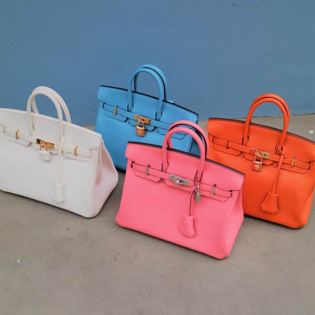 Vintage Brand Boutique AMOREさんのインスタグラム写真 - (Vintage Brand Boutique AMOREInstagram)「Hermes Birkin 25  From left to right: 🤍Blanc Epsom 💙Blue du nord Swift 💗Rose d’ete Swift  🧡Orange Swift   Items not available on webstore - send us a DM to purchase 🛒  ✈️Free Shipping Worldwide 📩DM for more info and pricing  ➡️info@amorevintagetokyo.com  #birkin25 #hermes #hermesbirkin #hermesbag」1月27日 11時27分 - amore_tokyo