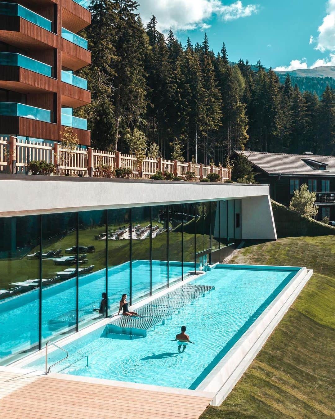 BEAUTIFUL HOTELSさんのインスタグラム写真 - (BEAUTIFUL HOTELSInstagram)「A place of retreat surrounded by nature. 🌲⁣ Soak up the unbelievably gorgeous views in Forestis, a luxury escape in the Italian Alps.  Nestled amidst a Dolomites UNESCO world heritage site and is surrounded by some of the most breathtaking mountains and vistas you’ll find, the hotel offers gifts you easy access to numerous hiking trails directly from the resort’s grounds, or ski-in and ski-out in winter. 🎿  With its perfect location 1,800 meters above sea level on the southern slope of Plose mountain, heavenly ambiance, plus remarkable architecture, and style—you are guaranteed the extraordinary holiday experience you've been dreaming of. 😍   How does your dream vacation look like? 💭   📸 @jeremyaustiin 📍 @forestis.dolomites, Italy」1月27日 11時40分 - beautifulhotels