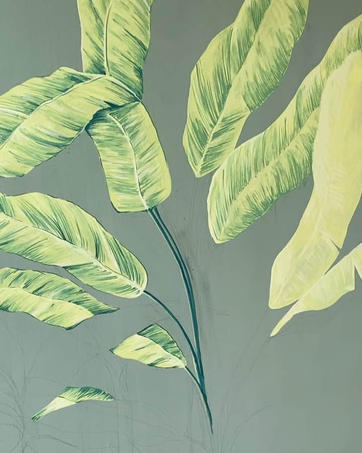 Zaskia Sungkarのインスタグラム：「another random idea 🤣 Jadi ketagihan sama mural 😍」