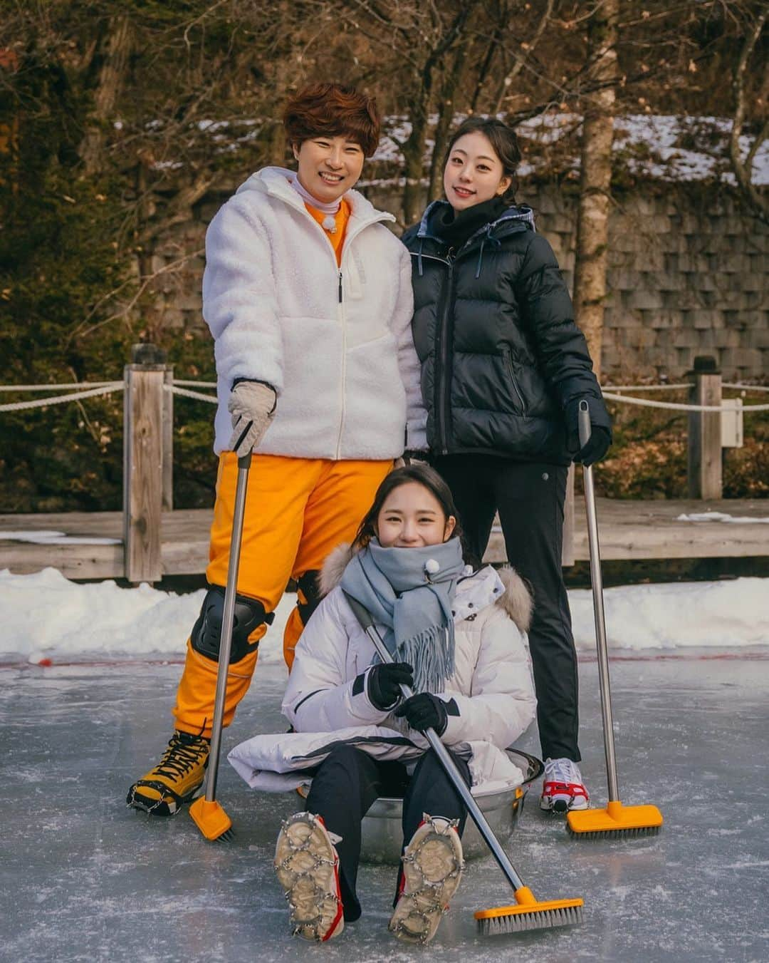 郭珉整さんのインスタグラム写真 - (郭珉整Instagram)「⛸ 전 또 우리 세리언니와 같은 팀이 되었죠 그리고 또 함께 졌죠^.^*.* 💕 . . #정말계속함께짐 #져도 #세리언니와 #함께라면 #행복쓰 #세리언니는 #싫어하심 #ㅋㅋㅋㅋㅋㅋㅋㅋㅋㅋ #운명의데스티니  #뉴척척다빈 #💕」1月27日 12時03分 - minjeong_kwak94