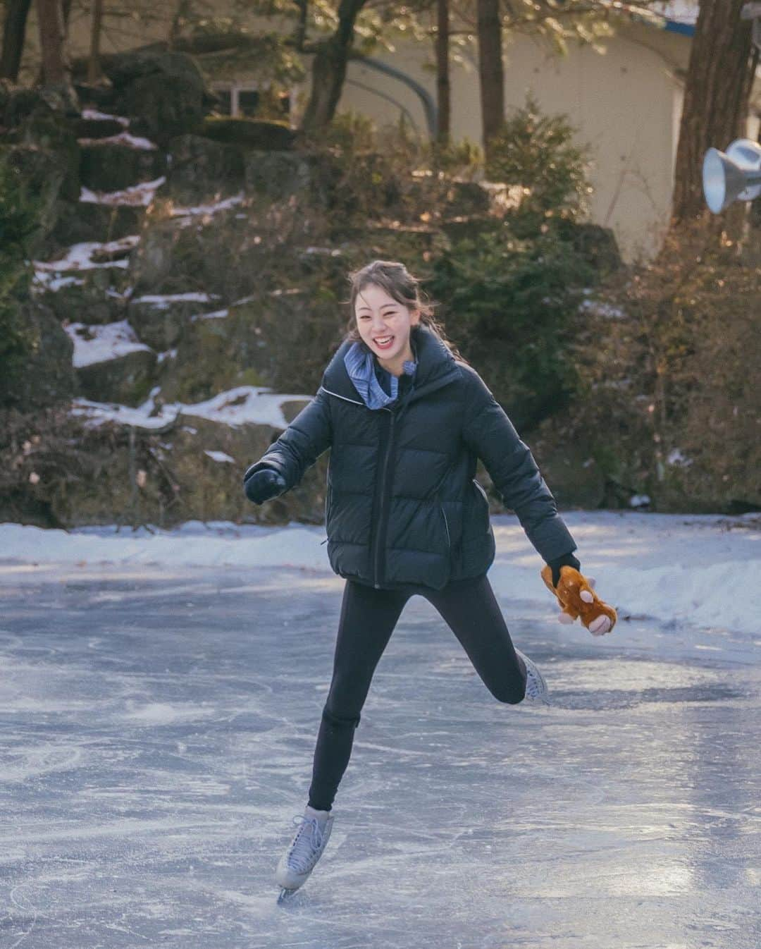 郭珉整さんのインスタグラム写真 - (郭珉整Instagram)「⛸ 어제 방송 재밌게 보셨나요?? 유일한 본캐라 제가 아주 신났죠 ㅎㅎ 예뻐하는 후배들이 서프라이즈로 나와서 더 텐션 업업!!!🥰  #유미언니괜찮아요? #제옆에유미언니맞음  . 다음주에도 겨울왕국❄️☃️은  계속됩니다🤍💙  #노는언니 @noniechannel  #겨울왕국 #피겨즈 ⛸」1月27日 12時09分 - minjeong_kwak94