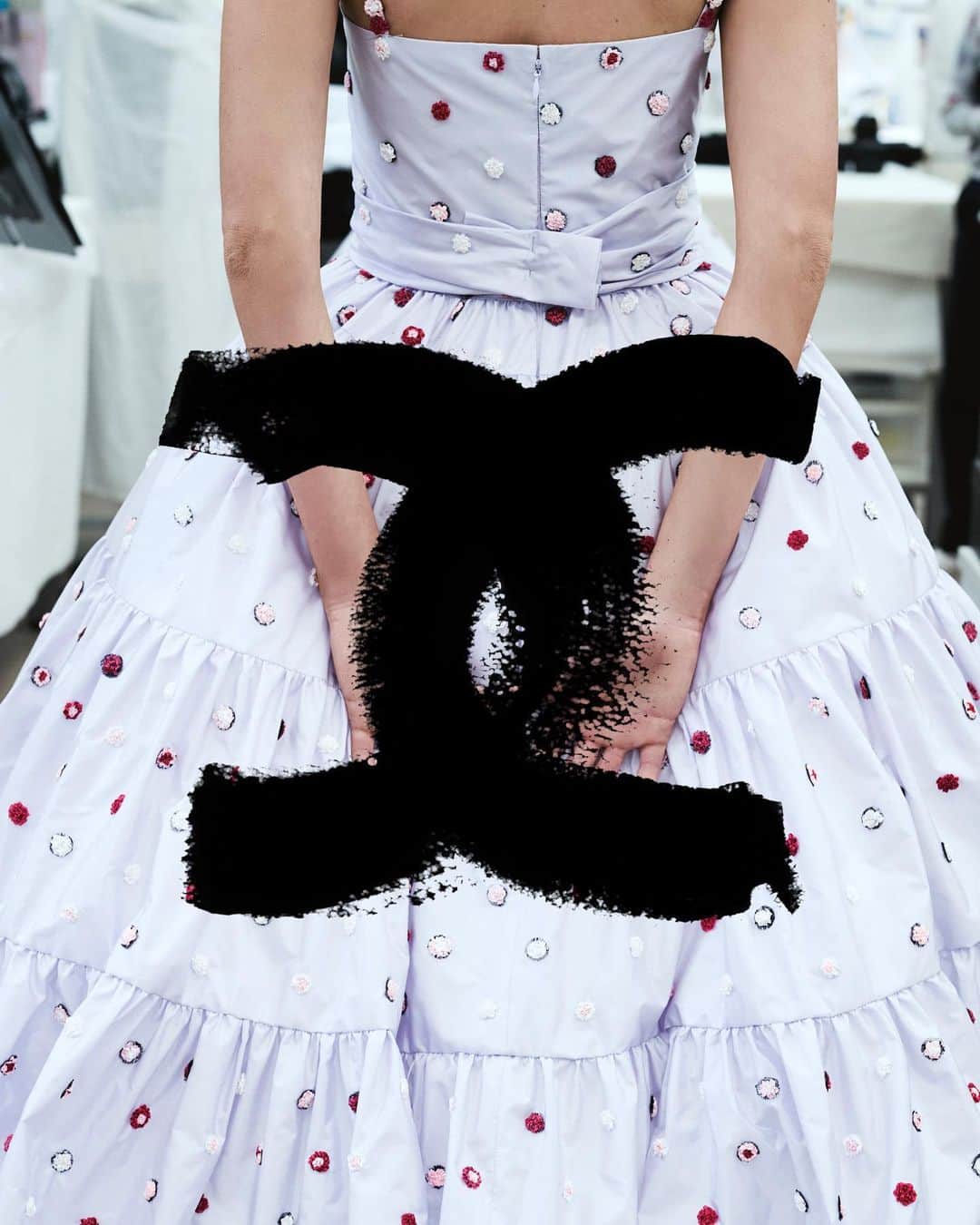 エモン・久瑠美のインスタグラム：「Beautiful @chanelofficial ❤️ SPRING-SUMMER 2021 HAUTE COUTURE COLLECTION  見ているだけで幸せになれる❤️  #chanelhautecouture」
