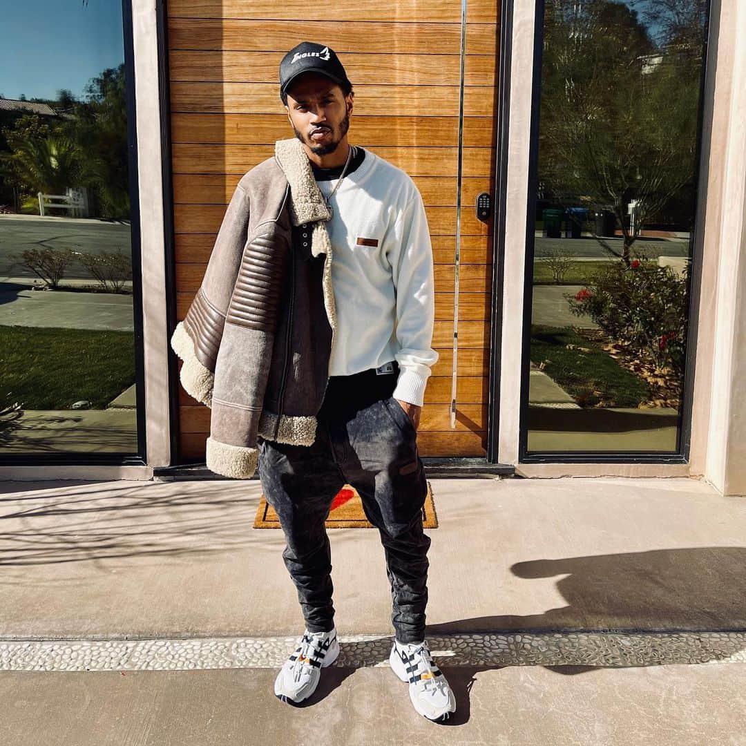 トレイ・ソングスのインスタグラム：「Aye lemme get a caption. I can’t think of nothing 🤔」