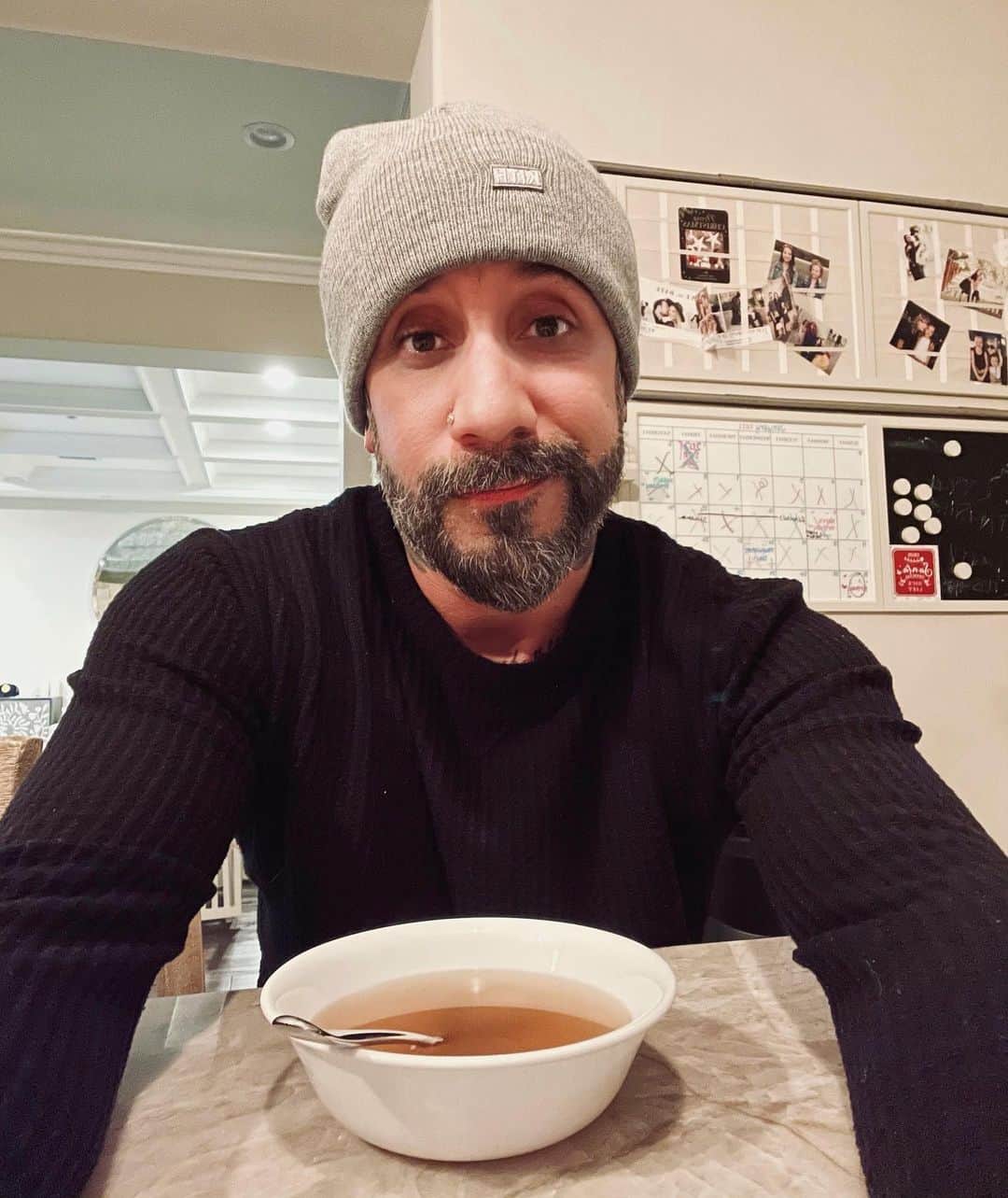 A.J.のインスタグラム：「Started my new liquid only diet today so I’m enjoying a little bone broth for dinner. Yum, yum, yum. Wish me luck.」