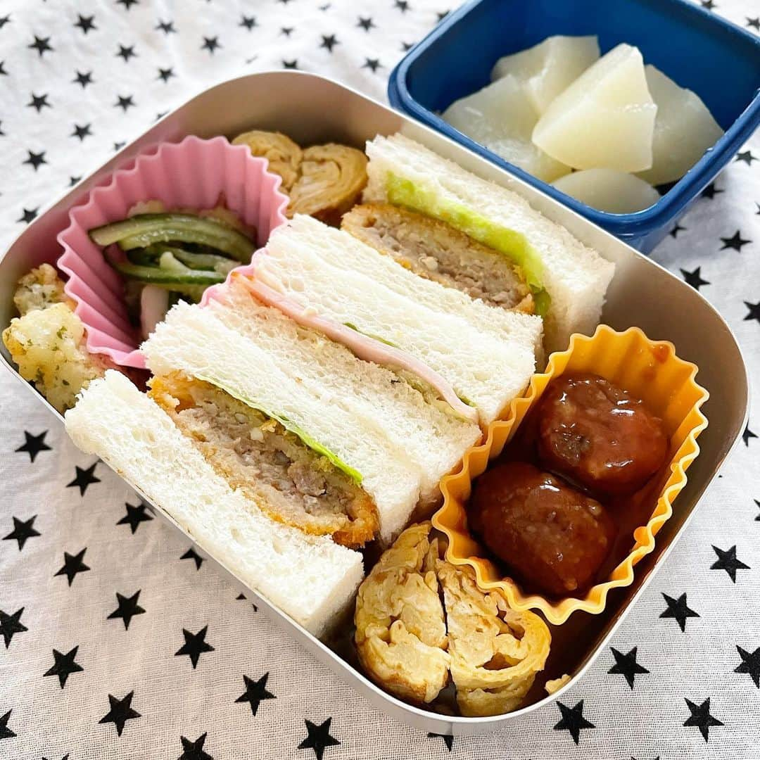 小西ゆりなさんのインスタグラム写真 - (小西ゆりなInstagram)「水曜日は大体パンになる本日のお弁当👦🍱 今日はなんだか暖かい🙄 #本日のお弁当 #お弁当記録 #お弁当日記 #おべんとう #子供弁当 #オベンタグラム #幼稚園弁当 #年少弁当 #ホットサンド #パン」1月27日 12時17分 - yurina_konishi