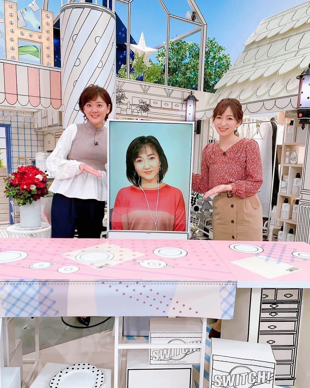 生稲晃子さんのインスタグラム写真 - (生稲晃子Instagram)「東海テレビ「スイッチ！」 放送終了後の恒例写真‼️ 昨日はこの写真を、速水アナが送ってきてくれました。 枠を見なければスタジオにいるみたいです😆  #東海テレビスイッチ #リモート出演 #藤本晶子アナウンサー #速水里彩アナウンサー #生稲晃子」1月27日 12時19分 - akiko__ikuina