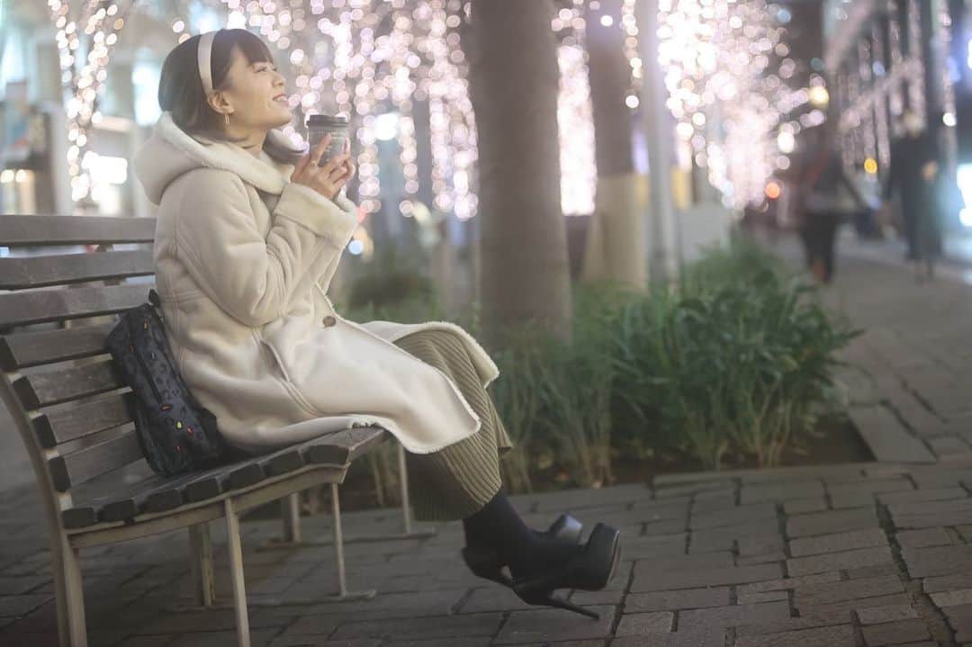 及川愛未のインスタグラム：「📸 hさん 普段芸能事務所の宣材写真などのカメラマン。商用撮影なども。 撮影隊は少なかったけど笑、2人でがんばりました📷 #shooting #撮影 #リクエスト撮影 #撮影会 #イルミネーション #夜景 #coffee #商用撮影 #写真展 #レタッチ無し #宣材写真 #プロカメラマン #丸ノ内 #サロンモデル #ブライダル #ウェディングモデル #ブライダルモデル　 #ポートレートしま専科  #ポートレート  #photography  #写真  #写真好きな人と繋がりたい  #写真撮るの好き人と繋がりたい  #portraitmodel #portrait  #東京カメラ部  #カメラマン募集  #ファインダー #ファインダー越しの私の世界  #followme ‪ ‬」