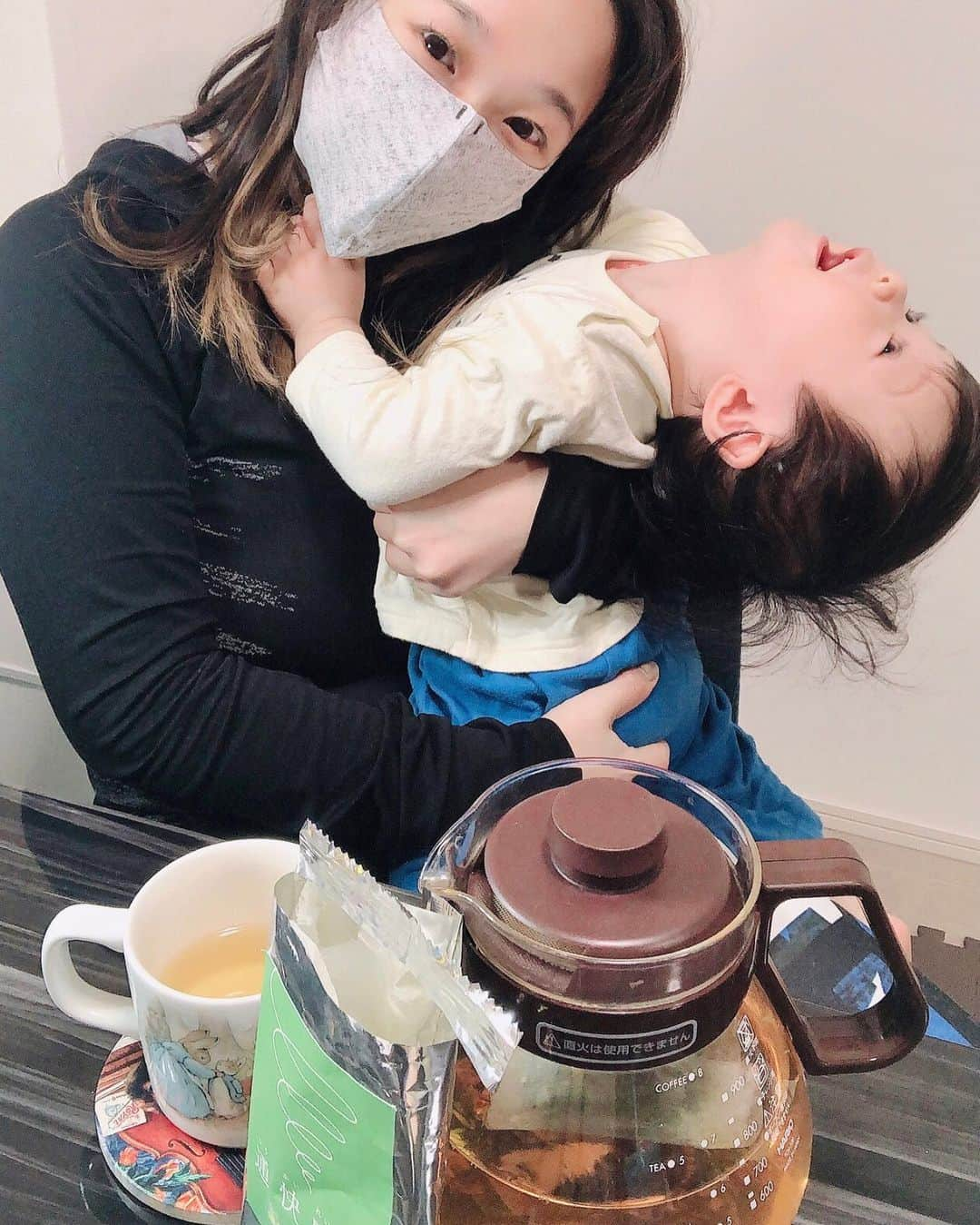 世手子さんのインスタグラム写真 - (世手子Instagram)「Please dont warp🤣 The day when parents and children can marathon is near🌟 I found a well-ventilated mask😷 @mamorunto  #mamoRUNtoPLUS はとても #通気性の良いマスク ( ^ω^ ) 普通の8倍も良いのですー #mamoRUNto はスポーツに特化したマスクだから親子でランニングできる日も近いかもしれない(#^.^#) #マモラント のデザインがカッコいいから好き(*ﾟ▽ﾟ*) もうすぐワンマンなのでダイエットも頑張ってます(*´∀｀*) #通快麗茶 #ハーブティー は飲みやすくて #キャンドルブッシュがきいてるね(*´◒`*)  #5日間スッキリチャレンジ しました（^人^） さ、今日も頑張る(●´ω｀●) #すこやか笑顔 #monipla #smile_fan  #asagakeで体験  @asagakecom」1月27日 12時26分 - rojide