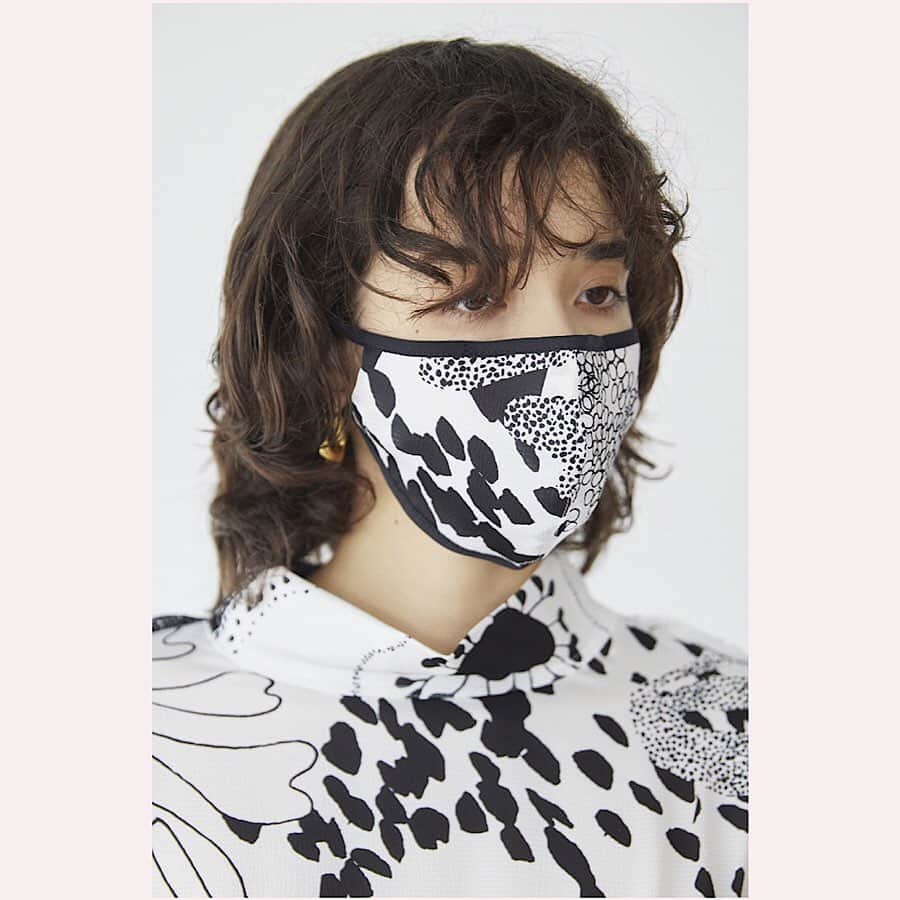 ニアーさんのインスタグラム写真 - (ニアーInstagram)「21SS ［ ANE’MONE ］ &ROSY 3月号掲載.  (p.26）オリジナルプリントマスク  オンラインストアでマスク各種発売中です。  #nearnippon#&ROSY3月号#マスク#オリジナルプリントマスク#womenswear#womensfashion#ニアーニッポン#ファッションマスク#mask」1月27日 12時29分 - near.nippon_press