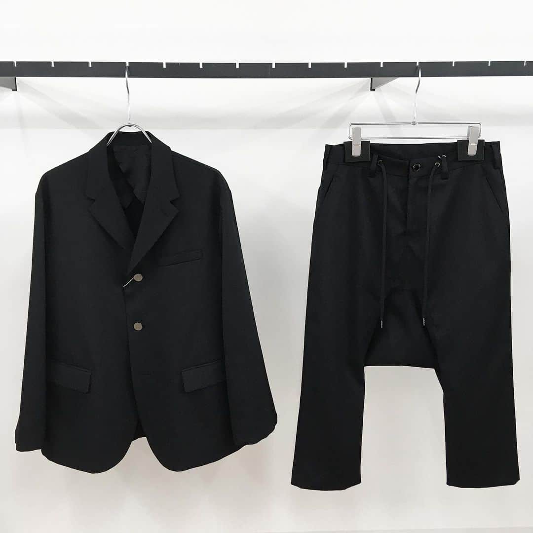 のインスタグラム：「21SS FUMITO GANRYU 1st Delivery has arrived at ELIMINATOR. . ▪︎Flattened Jacket  Color : Black  Price : ¥59,000 ( without tax ) . ▪︎Sarrouel Slacks Color : Black  Price : ¥39,000 ( without tax ) . #fumitoganryu #ganryu #aikamoshita #ss21 #21ss #ss21collection #military #art #function #newcollection #eliminator #tokyo #daikanyama #mensfashion #menswear #mensselectshop #highsnobiety #instastyle #instafashion #japanesedesigner #fashion #highfashion」