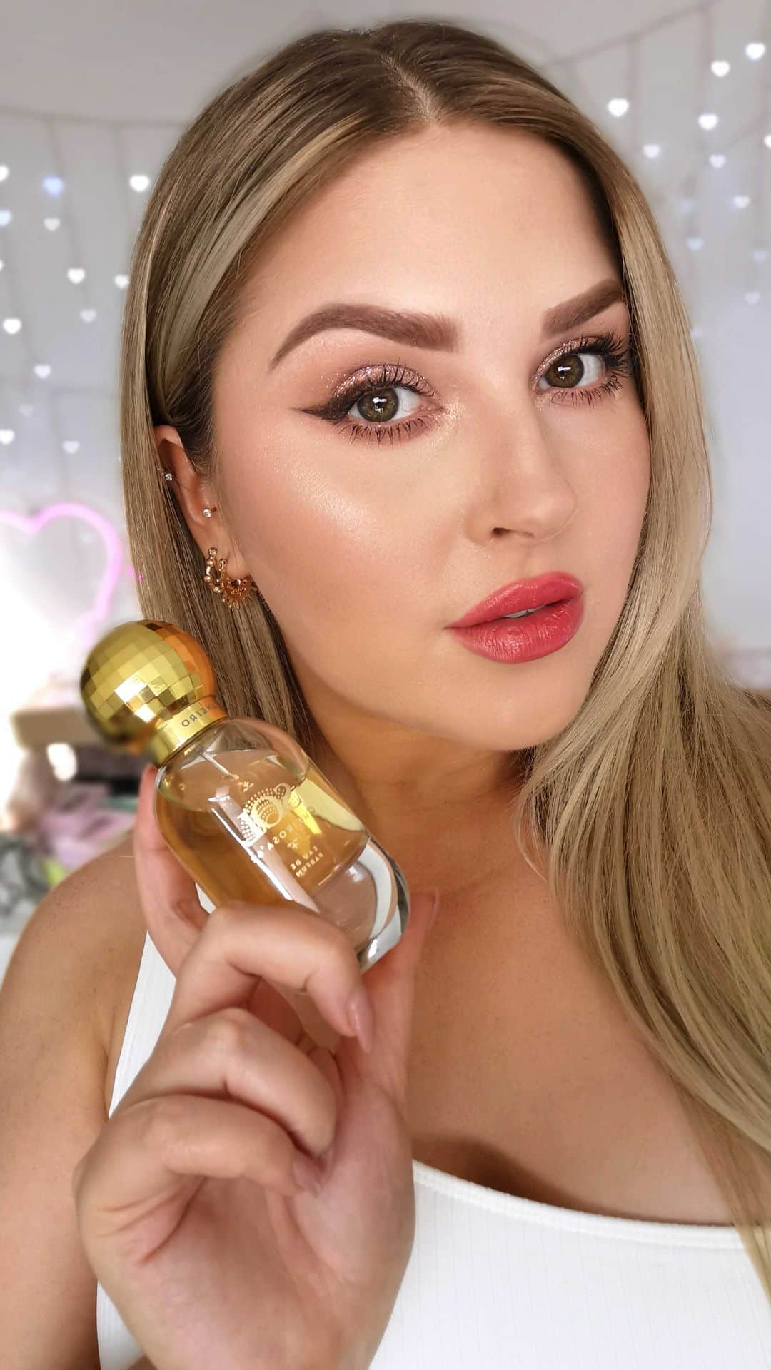 Shannonのインスタグラム：「Not me saying “sUpEr SwEeT” that many times... 😂 please, somebody stop me... 👀 on a more serious note, that last fragrance is a game changer! 💓 what’s your favorite sweet scent? Comment it below! 👇🏼💜」