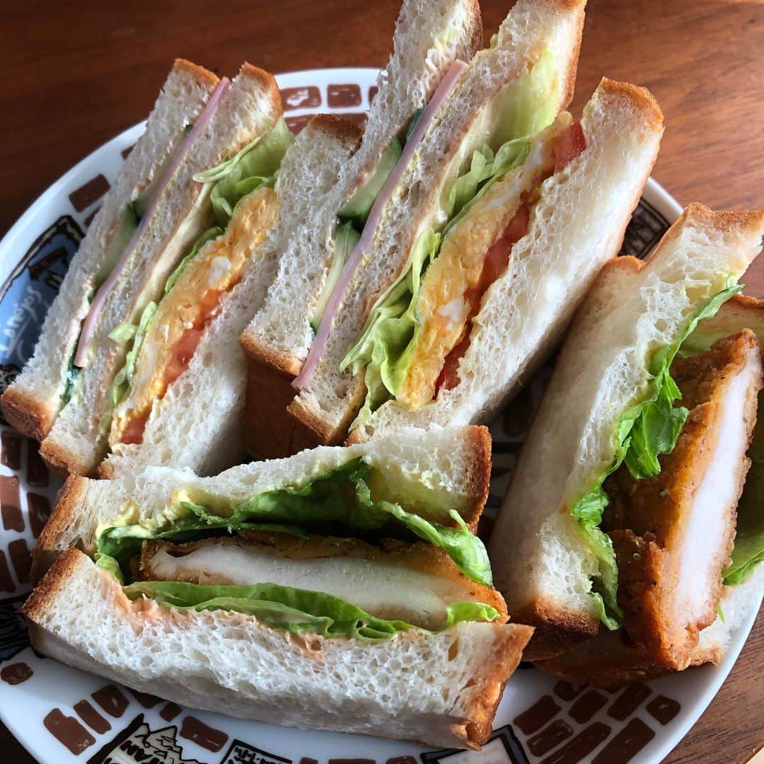 マグナム北斗さんのインスタグラム写真 - (マグナム北斗Instagram)「美味しい食パン貰ったから、サンドウィッチ作ってみた。チキンフィレとミックス。」1月27日 12時48分 - magnum0316