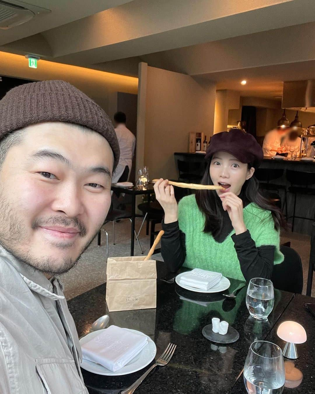 キム・ギバンさんのインスタグラム写真 - (キム・ギバンInstagram)「. 며칠전 오랜만에 우리둘 사진~ 가끔 생기는 요런 자유시간?ㅋㅋ 꽤나 좋고 행복하구나~~^^ 조심해서 자주 다니자~짝꿍아!! . #희바라기방  #데이트」1月27日 12時49分 - kimkibangbang