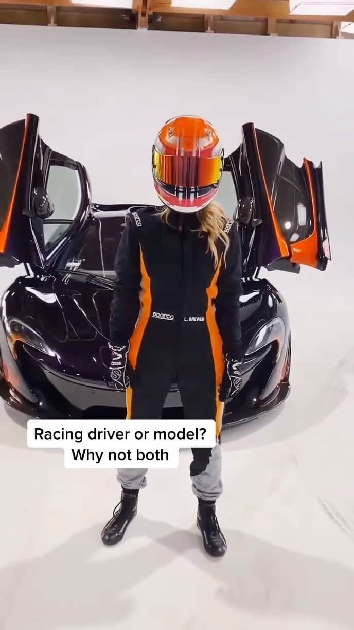 Lindsay Brewerのインスタグラム：「Love doing both🤍🏁」