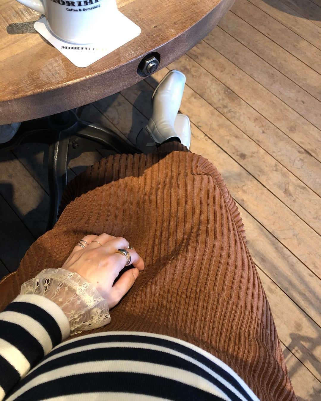 ◆miki◆のインスタグラム：「* * ☕🤍🤍 * おかえりコーヒー☕  悪阻で飲めなくなったコーヒー (もちろんデカフェ) 恐る恐る飲んでみたら飲めたー🙌🏻  美味すぎるー🤤🙌🏻🙌🏻🙌🏻  頻尿なのにさらに頻尿なるね☺️🧻  #頻尿 #尿漏れ #下半身が緩い #コーヒー #☕ #デカフェ #ノンカフェイン #森彦 #maternity」
