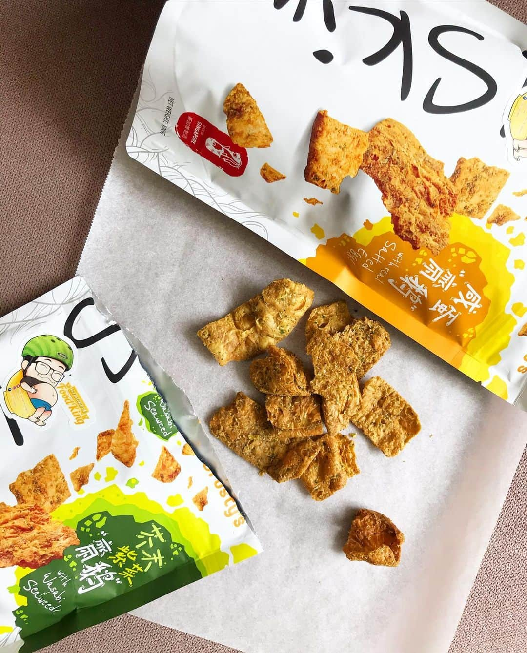 Li Tian の雑貨屋さんのインスタグラム写真 - (Li Tian の雑貨屋Instagram)「Dangerously addictive fish skin snacks alert ⚠️ 🚨 besides the original salted egg yolk and truffle, there’s Tom Yum, Hot &Spicy Chicken and Mala to spice up your CNY. And ALL contains salted egg yolk (can’t complaint) 😋   For something “healthier”, check out the soy crisps 齋鵝 in wasabi seaweed and salted egg yolk flavor. Find them in NTUC fair price, shengshiong, Watsons, Cheers, all petrol stations, Shopee, Qoo10, Ezbuy   #singapore #sgsnacks #snacks #yummy #love #sgfood #foodporn #igsg #ケーキ  #instafood #gourmet #beautifulcuisines #onthetable #cakesofinstagram #cafe #sgeats #f52grams #feedfeed #pastry #foodsg  #cny #sgbakes #sgblogger #sgblog #musttry #cny2021 #goodies #cnygoodies」1月27日 12時48分 - dairyandcream