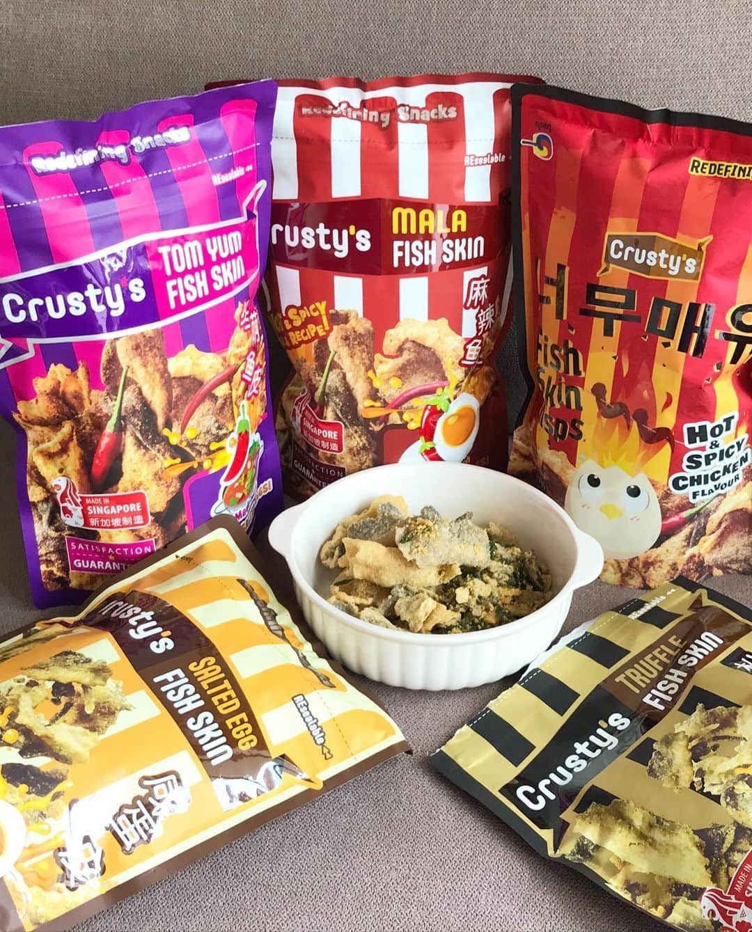 Li Tian の雑貨屋さんのインスタグラム写真 - (Li Tian の雑貨屋Instagram)「Dangerously addictive fish skin snacks alert ⚠️ 🚨 besides the original salted egg yolk and truffle, there’s Tom Yum, Hot &Spicy Chicken and Mala to spice up your CNY. And ALL contains salted egg yolk (can’t complaint) 😋   For something “healthier”, check out the soy crisps 齋鵝 in wasabi seaweed and salted egg yolk flavor. Find them in NTUC fair price, shengshiong, Watsons, Cheers, all petrol stations, Shopee, Qoo10, Ezbuy   #singapore #sgsnacks #snacks #yummy #love #sgfood #foodporn #igsg #ケーキ  #instafood #gourmet #beautifulcuisines #onthetable #cakesofinstagram #cafe #sgeats #f52grams #feedfeed #pastry #foodsg  #cny #sgbakes #sgblogger #sgblog #musttry #cny2021 #goodies #cnygoodies」1月27日 12時48分 - dairyandcream
