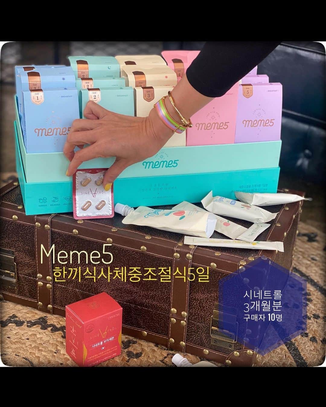 ピョン･ジョンスさんのインスタグラム写真 - (ピョン･ジョンスInstagram)「🌟포기할 수 없는 다이어트‼️ 자몽에 껍질에  많은 영양소가 있다는데 🙈 떫어서 못먹고 알맹이만 이렇게 꿀넣어서 먹어요  한번에 8개 못먹는데 🙊 어떻게든 주2회라도 스스로운동하고  트렌드 다이어트 신소재로  성분부터 ‘비우고 채우고’의 정석 <체중감량•체지방 감소 기능성 성분> 우수건강기능식품을 인증받은 👉🏻제약회사 안국건강의  #sinetrolv7  ✔ 가벼운 몸을 원하시는 분 ✔ 체중,복부,엉덩이 둘레로 고민이신 분 ✔ 건강한 BMI(체질량지수) 관리가 필요하신 분 ✔ 배고픔의 유혹이 힘들어 먹으면서 다디어트 하고싶은 분 ✔ 불규칙한 생활습관으로 고민이신 분 ✔ 섭취가 간편한 다이어트를 원하시는 분   🔜국내 최초 100% 지중해 과일성분과 7종 비타민이 더해져 식약처에서 안정서과 효능을 입증 받은 #다이어트건강기능식품  🌟안국건강 시네트롤 브이세븐 스포🌟 ✔️인체적용 임상 시험 효능입증 체지방량 감소,체중감소,허리둘레감소, 엉덩이둘레감소,BMI감소를 임상받은 제품 우리 이따봐용😜8시 라방 오픈은 내일9am」1月27日 12時53分 - hoyatoya