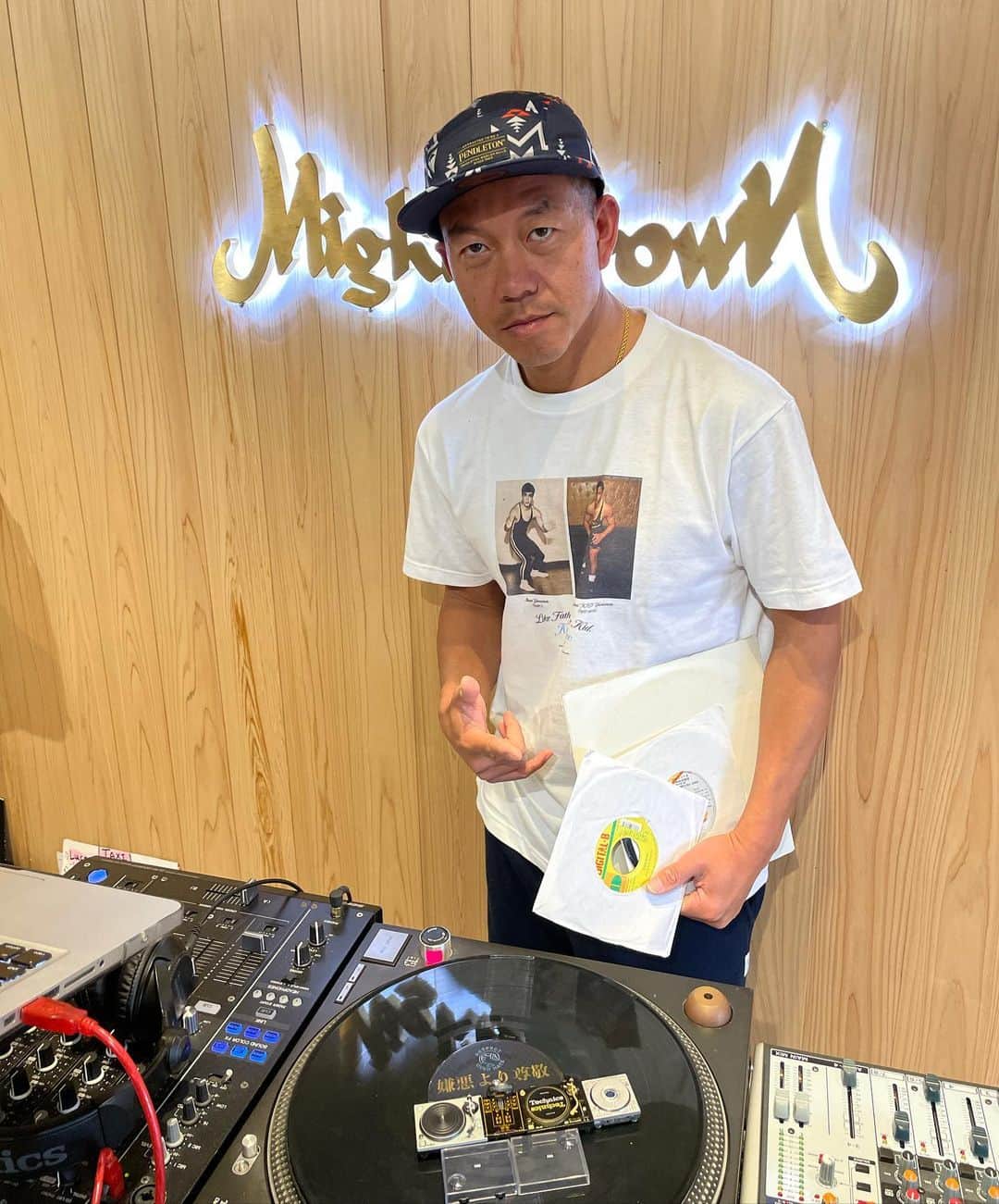 MIGHTY CROWNのインスタグラム：「Thanks to those who was chunning  in to @serato official #twitch I definitely had a blast playing those 45s, Dubplate, serato vinyl!  Mi did rinse some serious #dubplate !! Haha  Hope everybody did enjoy it!  #serato の　オフィシャルで　Twitch観てたみなさん　ご視聴ありがとうございました。　またやりたいですね！ #mightycrown #soundsystem」