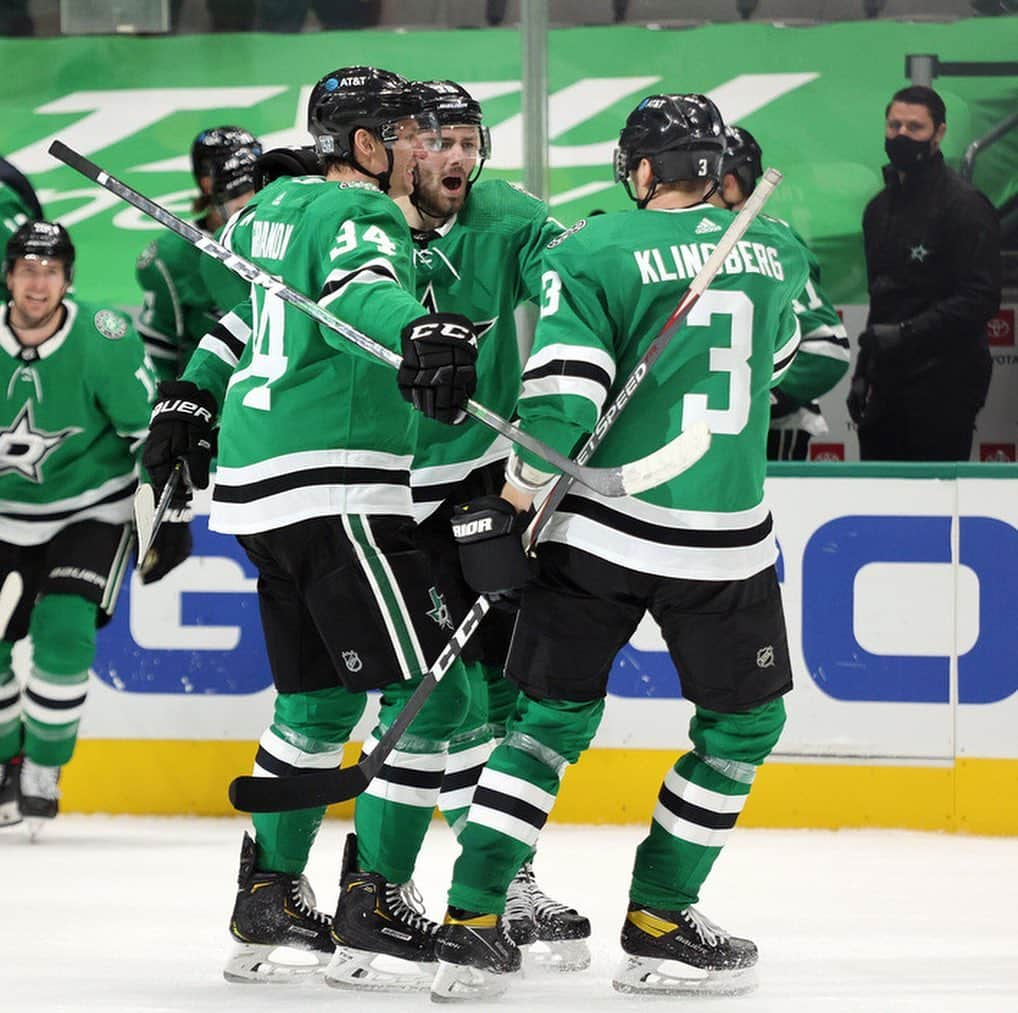 NHLさんのインスタグラム写真 - (NHLInstagram)「Beauty toe drag. Great finish.  The @dallasstars are off to a fantastic start this season!」1月27日 13時30分 - nhl