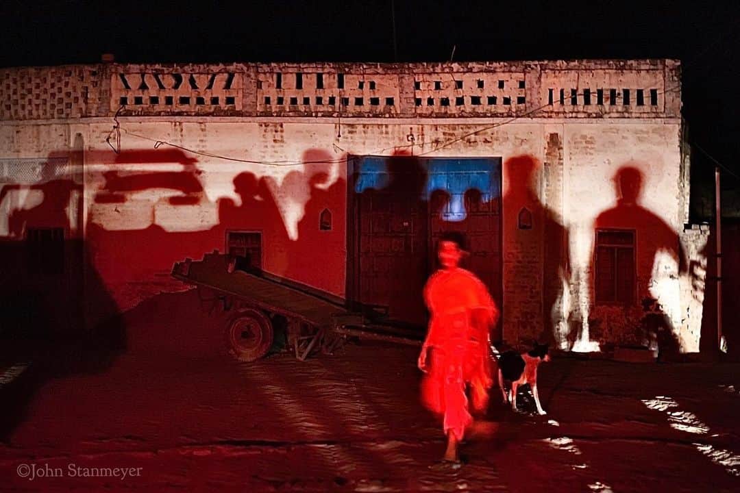 ジョン・スタンメイヤーさんのインスタグラム写真 - (ジョン・スタンメイヤーInstagram)「This evening I am feeling for something dark and simple...a blue door in liquidy red light, in layers of life, and a gentle dog, passing by when I walked at night through a village in rural Punjab, India, not so long ago.  @natgeo #punjab #india #night #red #bluedoor #woman #dog #people #shadows #somethingsimple #fromthearchives」1月27日 13時49分 - johnstanmeyer