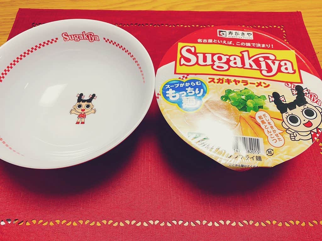 倉田雅世のインスタグラム：「いろいろ思い出しながら作業。 お昼は簡単にスガキヤラーメン。 東海地方のソウルフードじゃろ笑 #すがきや #スガラって言ってた  #三重県出身」