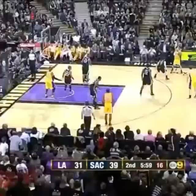 アイザイア・トーマスのインスタグラム：「First NBA game, my first possession and this happened lol. I was smiling down the court the whole time like “damn this is crazy”  Paul Westphal subbed me in and told everybody who they had... I’m like “coach who do I have?”... Coach said “IT you got Kobe and remember nobody can back you down” I’m thinking fam that is Kobe Bryant but whatever you say thanks for subbing me in LOL. RIP Paul Westphal 🙏🏾 RIP Kobe Bryant 🙏🏾💙🏁」