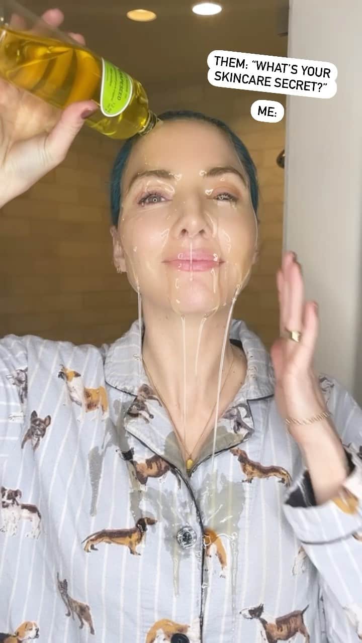 ウィットニー・カミングスのインスタグラム：「‼️ Finally sharing my skincare routine with you. ‼️」
