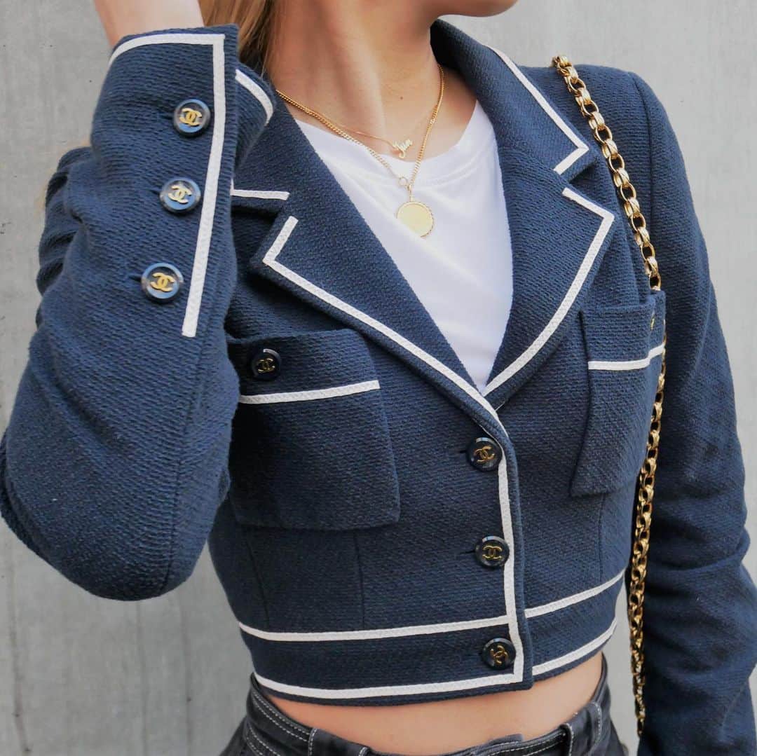 Vintage Brand Boutique AMOREさんのインスタグラム写真 - (Vintage Brand Boutique AMOREInstagram)「Vintage Chanel cotton jacket from 1995 size 36 🚢🤍  DM us to Order 🛒  ✈️Free Shipping Worldwide  📩DM for more info and pricing ➡️info@amorevintagetokyo.com   #VintageChanel #ChanelLogo #ChanelCollection #AmoreTokyo」1月27日 14時03分 - amore_tokyo