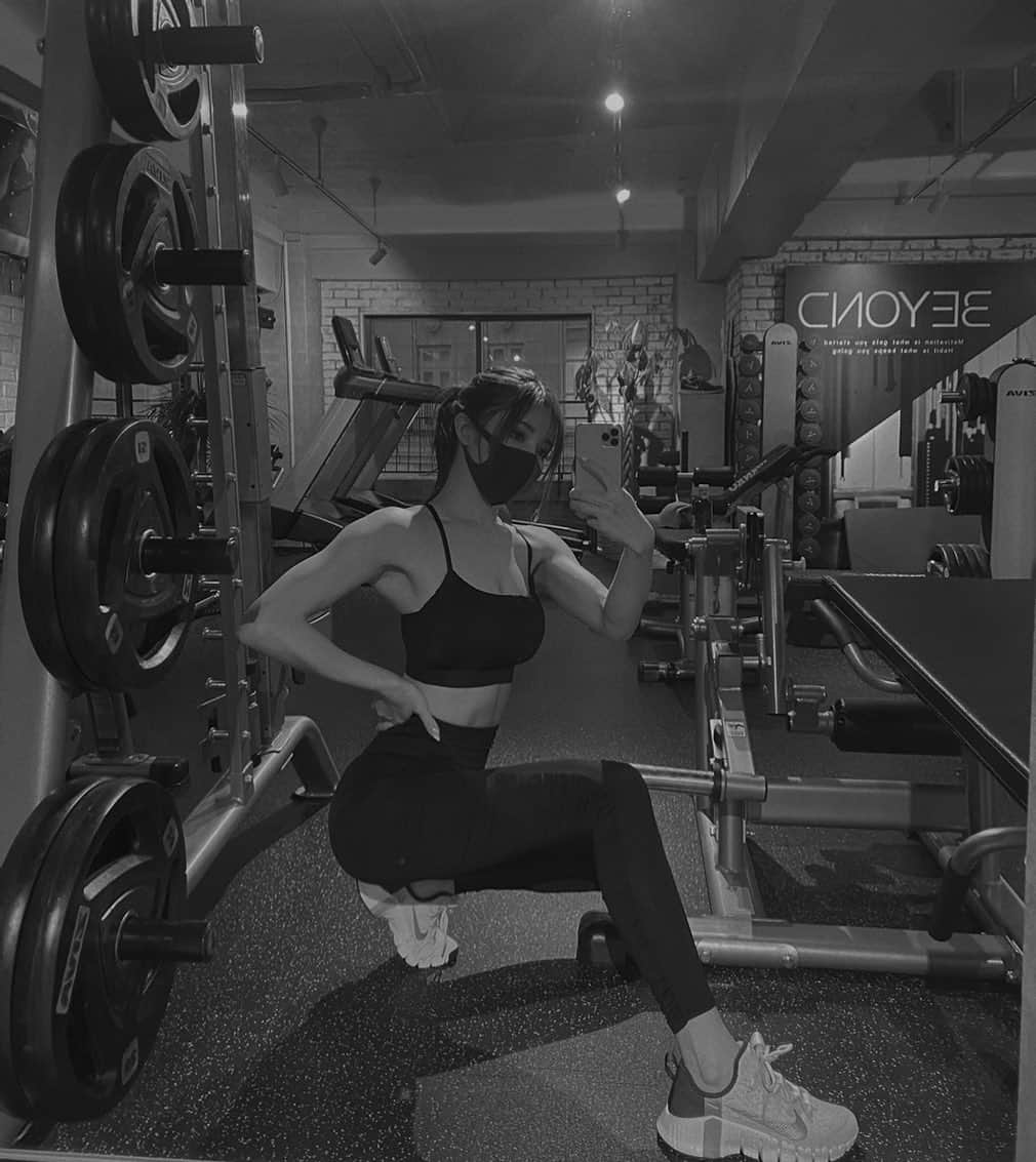 小原優花のインスタグラム：「Workout @beyond.akasaka 🖤  I did a chest workout yesterday！  @iral_official   #workout #gym #training #fitness #fitnesswomen #筋トレ #筋肉女子 #パーソナルジム #beyond #赤坂 #胸トレ」