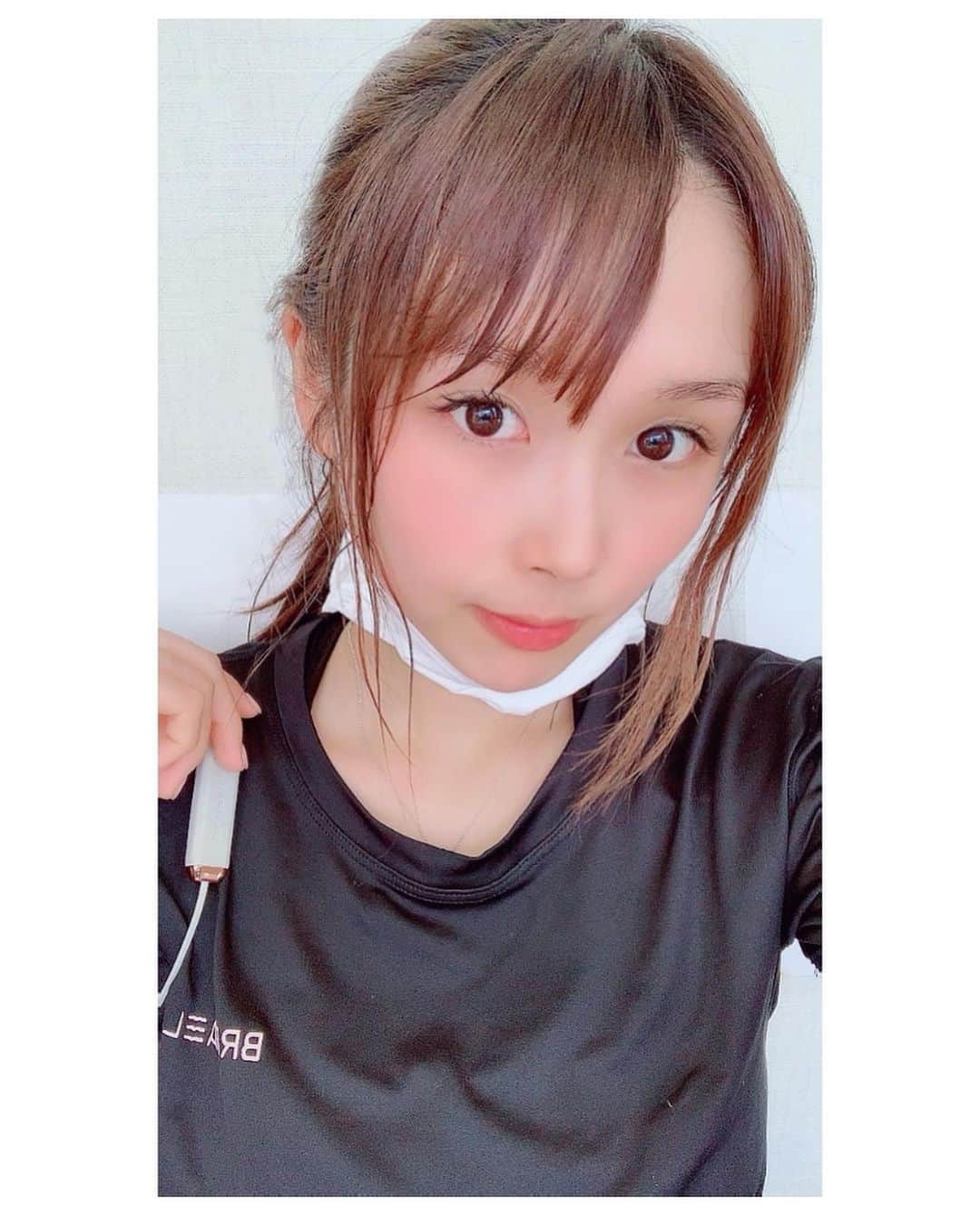 小池ジョアンナのインスタグラム：「運動不足解消と  体力作り、ダイエットの為に  今年は定期的に運動も頑張りたいと思っています🏃‍♀️  継続は力なり  言い換えれば続けなければ意味がないので  適度に無理なく楽しみながら頑張ります  少しずつ記録も伸ばせたら良いな〜 いまは2kmくらいがちょうどいい😂  #gym #workout #ジム女子 #training」