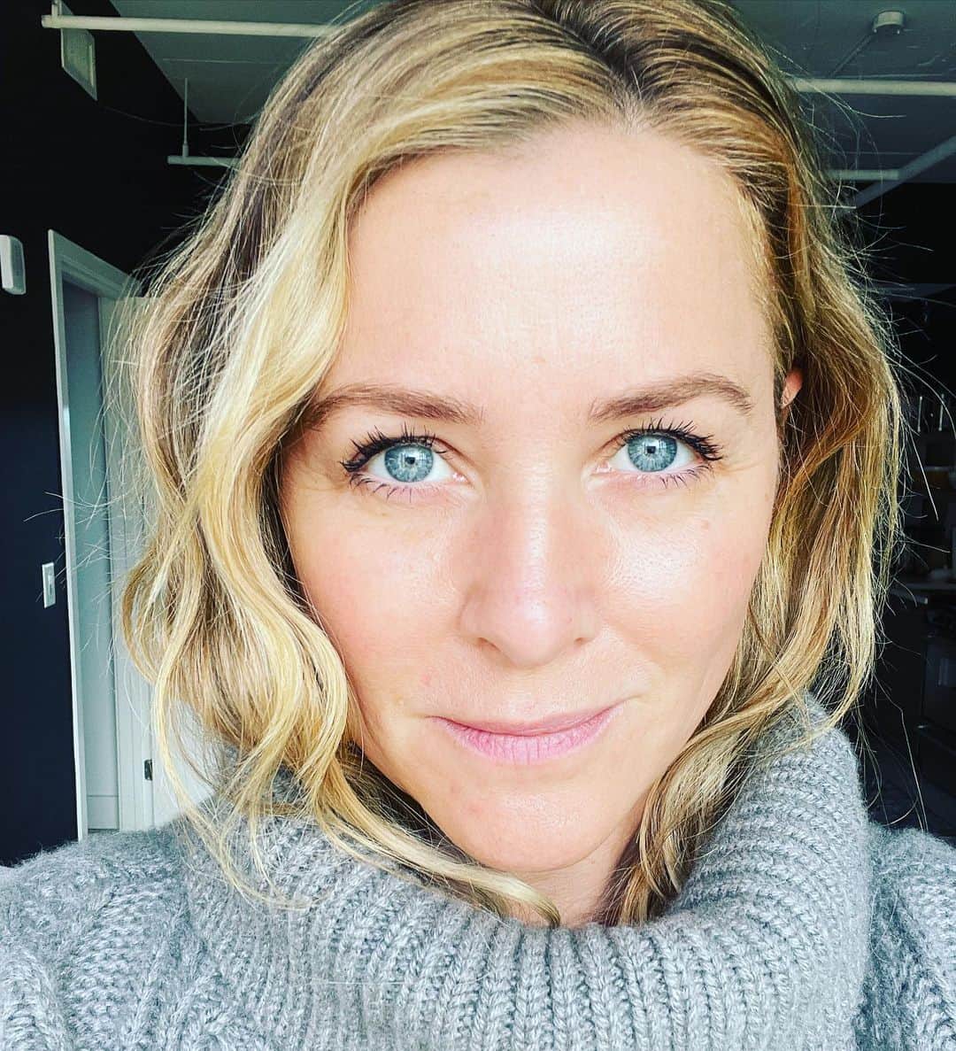 ジェシカ・キャプショーのインスタグラム：「Sweater weather in ATL for reals...」