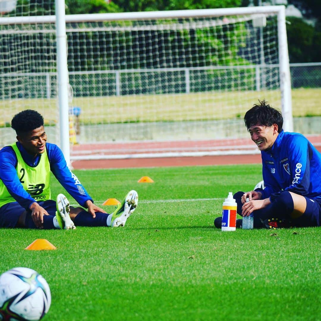 FC東京オフィシャルグッズさんのインスタグラム写真 - (FC東京オフィシャルグッズInstagram)「🔵🔴 #2021沖縄camp   #NBFootball の新しい練習着を身につけ、沖縄キャンプがスタートしました!!!!!🔵🔴  @fctokyoofficial  #FC東京 #fctokyo #newbalance # NB #tokyo #沖縄 #沖縄キャンプ #キャンプ #camp」1月27日 14時22分 - fctokyoofficial