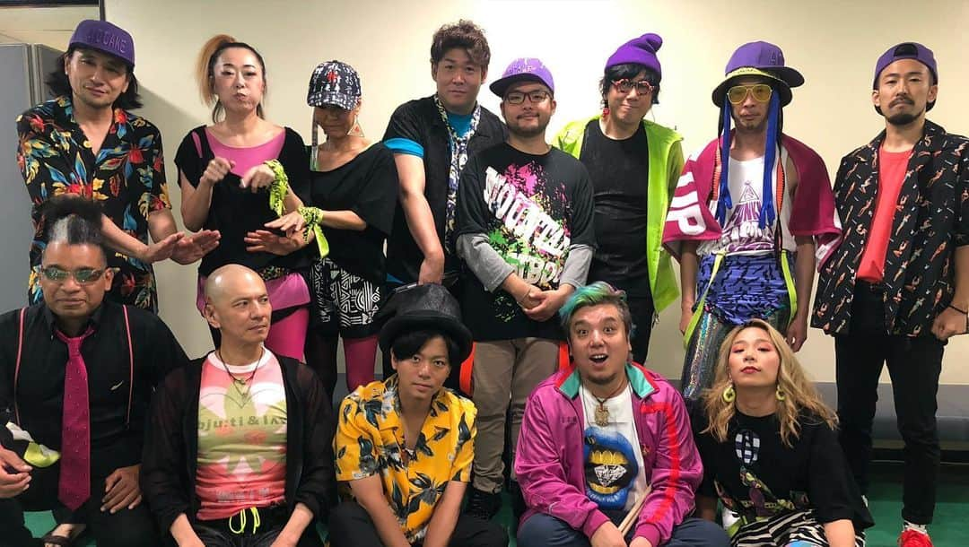 DUTTCHさんのインスタグラム写真 - (DUTTCHInstagram)「本日発売‼️  ENDRECHERI TSUYOSHI DOMOTO LIVE2019  家でもFUNK🤘  #endrecheri  #𖡿」1月27日 14時27分 - uzmkduttch