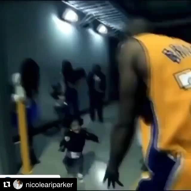 エリック・ウィンターのインスタグラム：「#girldad💜💛」